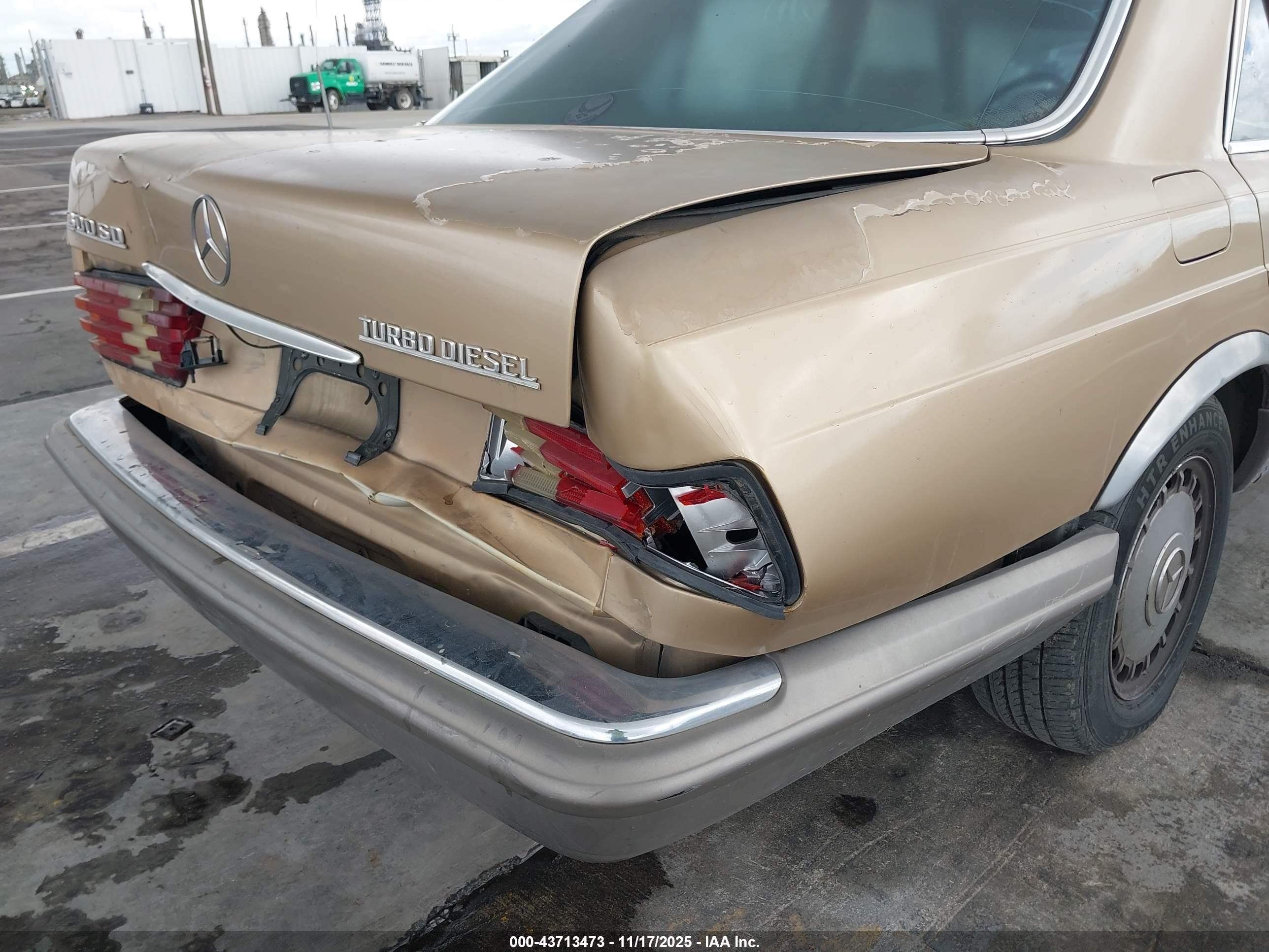 1983 Mercedes-benz 300 Sd Brown vin: WDBCB20A4DB045091