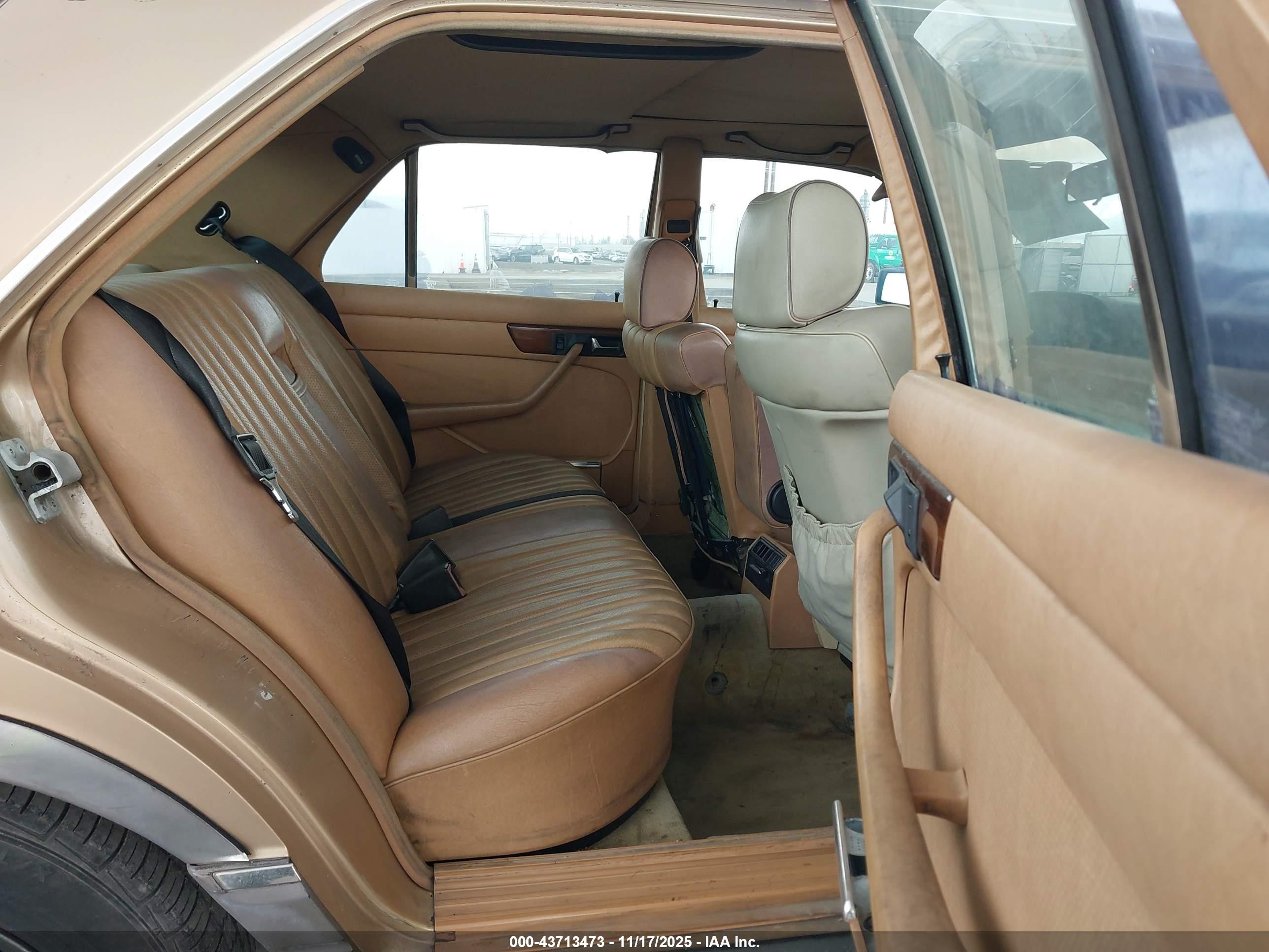 1983 Mercedes-benz 300 Sd Brown vin: WDBCB20A4DB045091