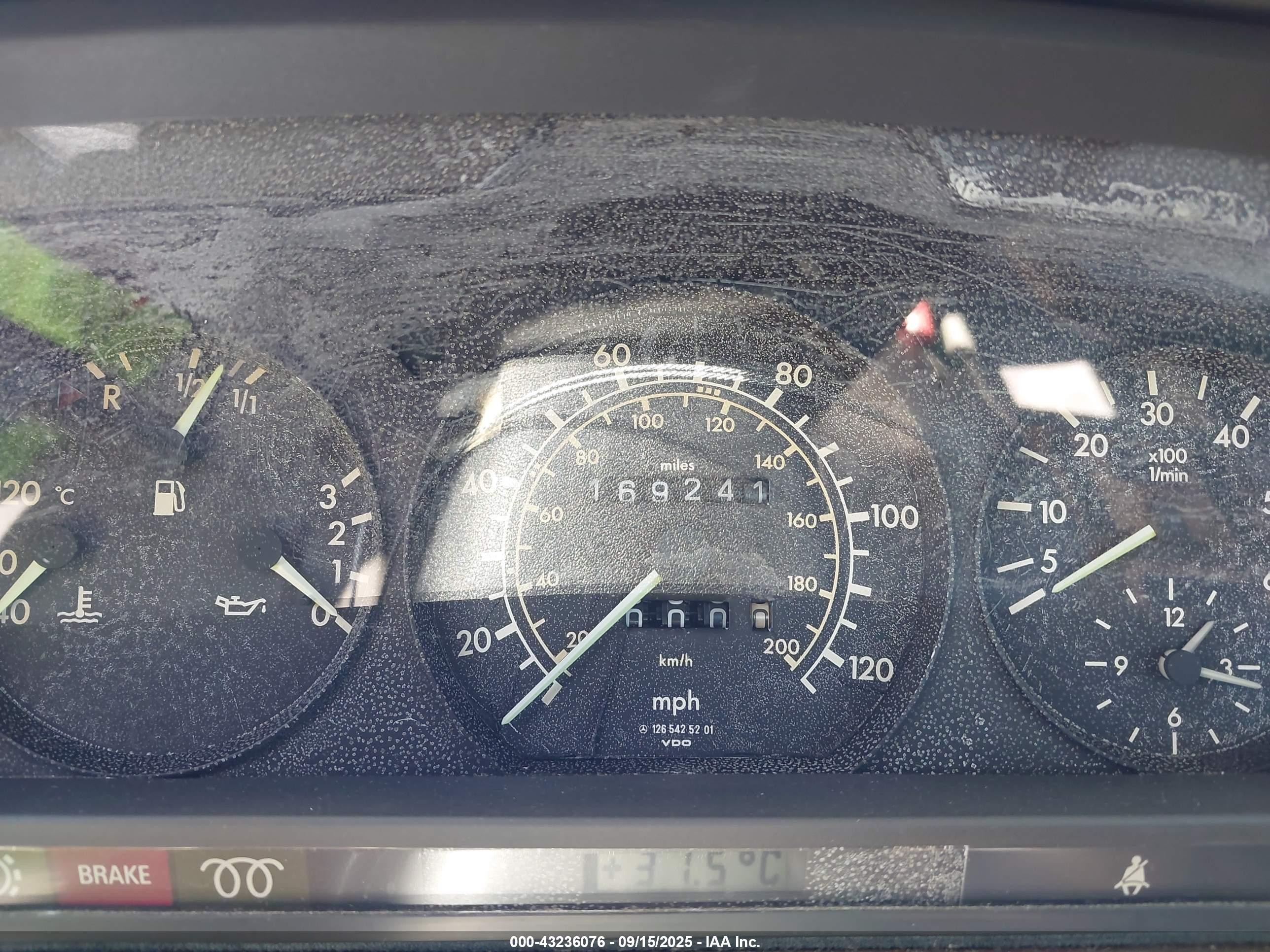 1984 Mercedes-benz 300 Sd Серебряный vin: WDBCB20A5EA011815