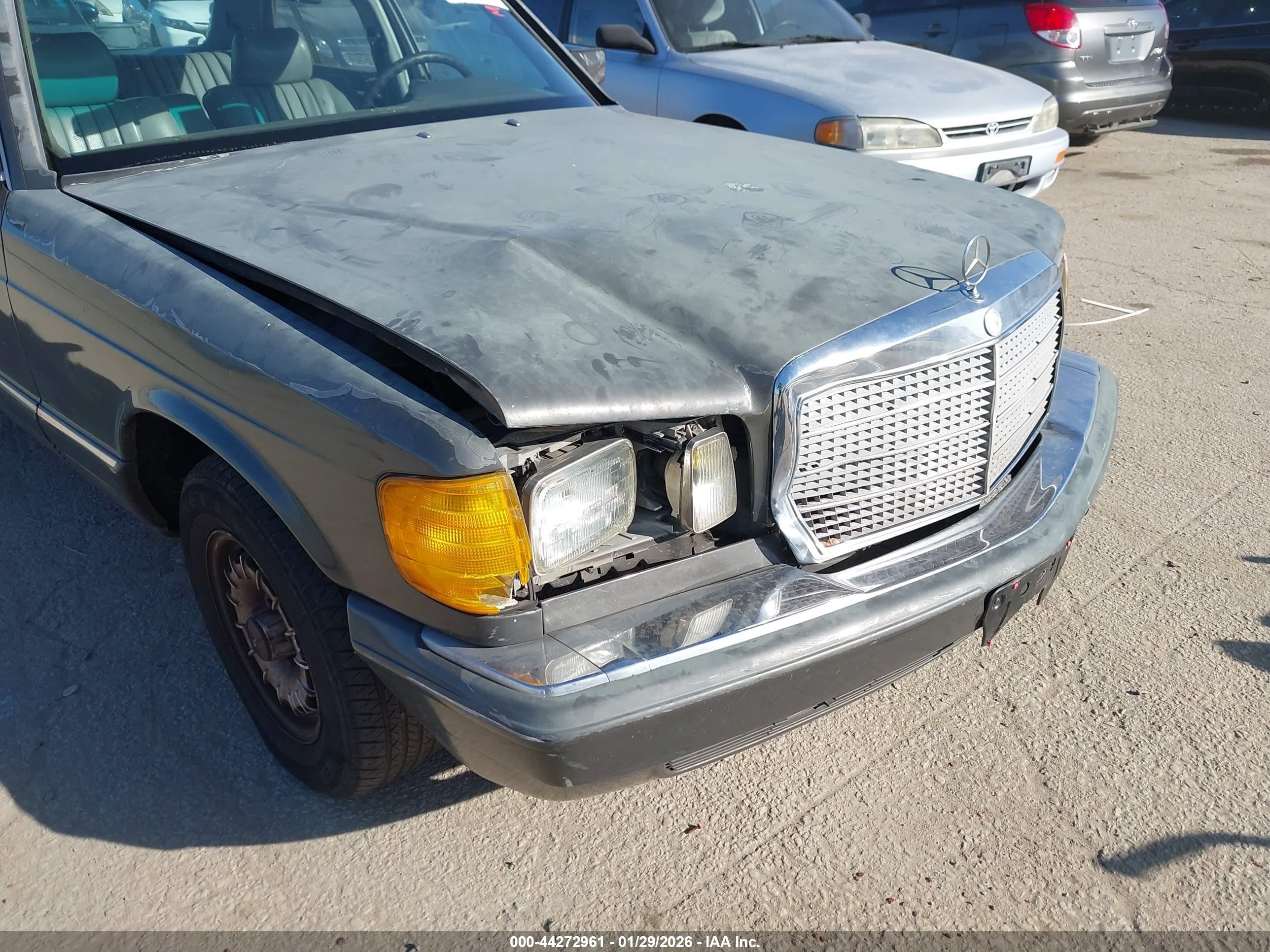 1984 Mercedes-benz 300 Sd Серый vin: WDBCB20A5EA066006