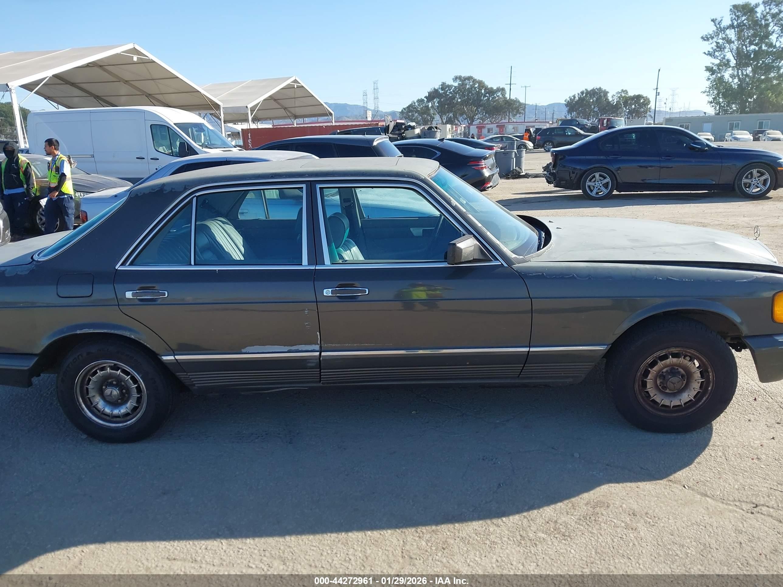1984 Mercedes-benz 300 Sd Серый vin: WDBCB20A5EA066006