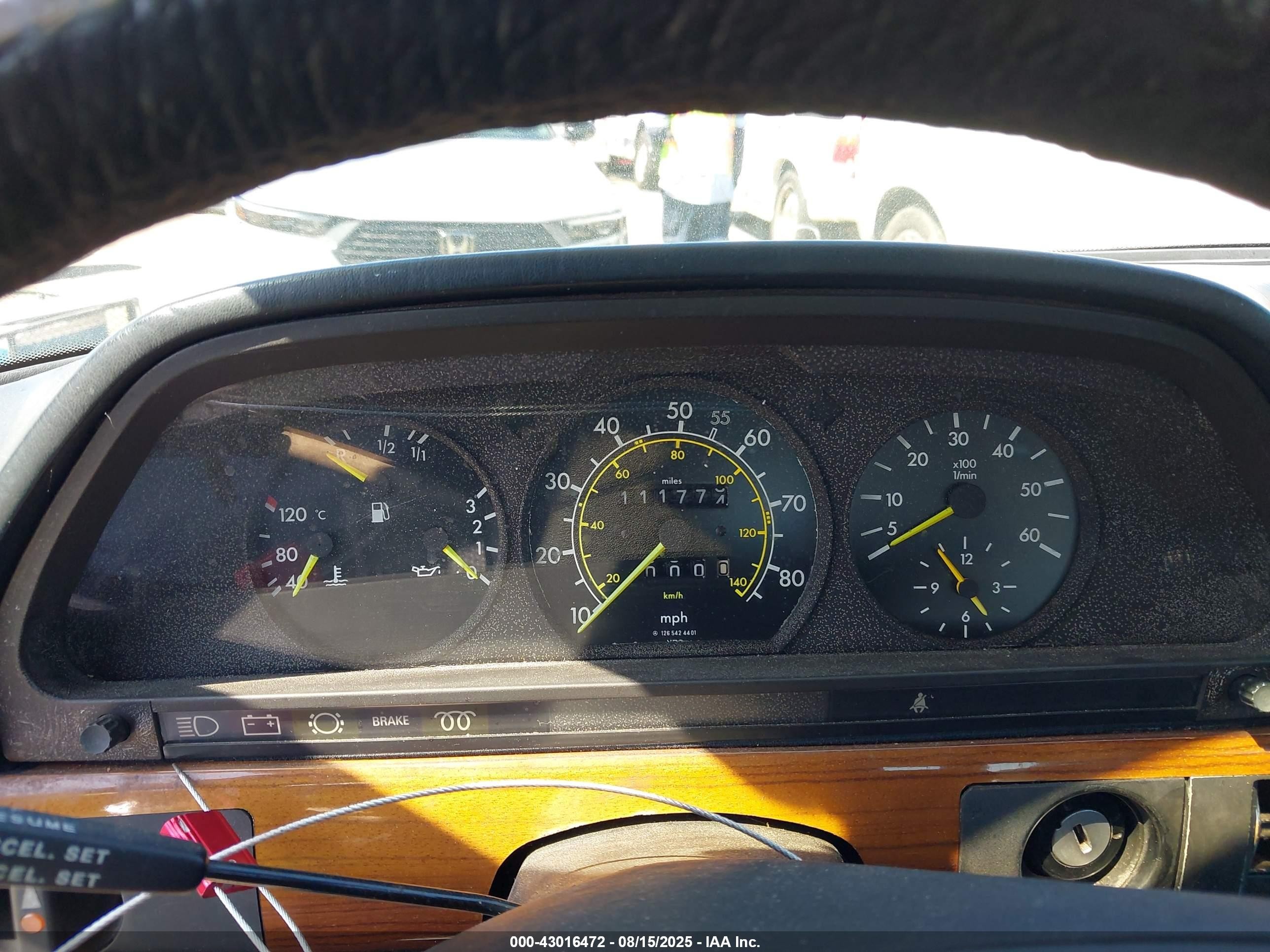 1982 Mercedes-benz 300 Sd Серый vin: WDBCB20A6CB023883