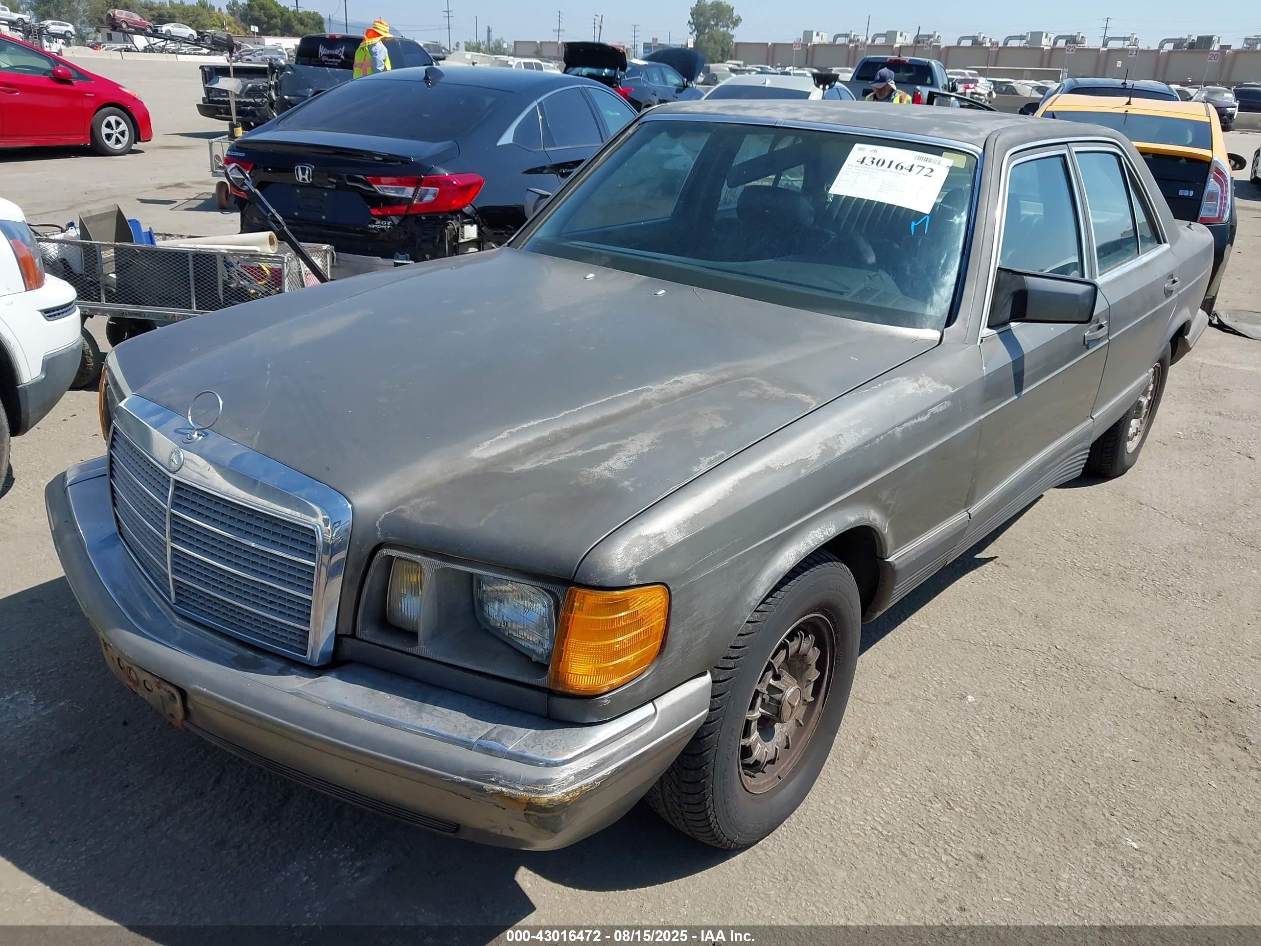 1982 Mercedes-benz 300 Sd Серый vin: WDBCB20A6CB023883
