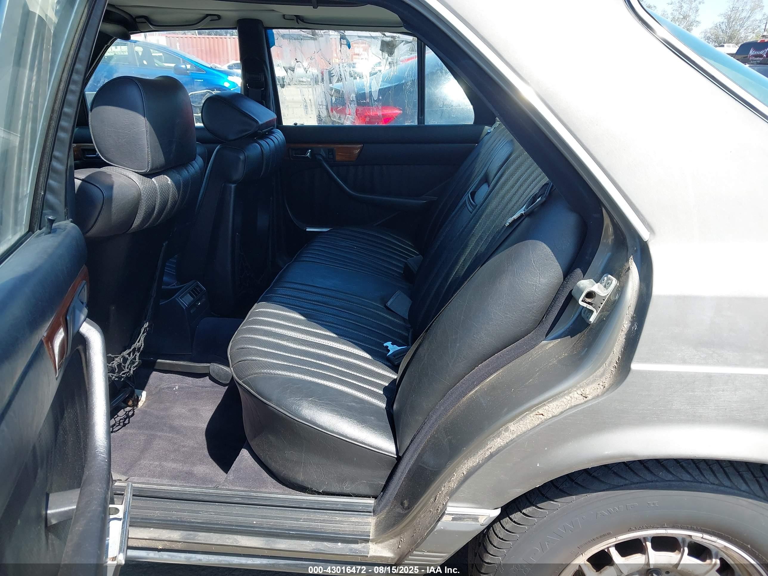 1982 Mercedes-benz 300 Sd Серый vin: WDBCB20A6CB023883