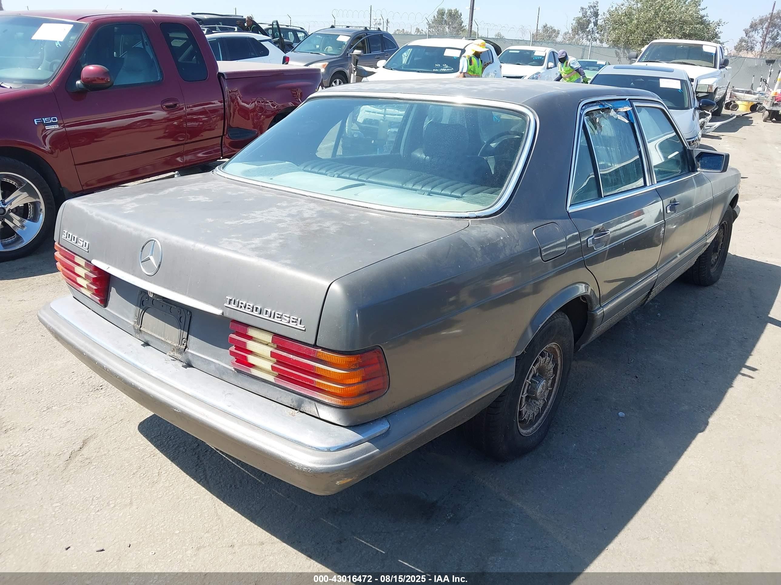 1982 Mercedes-benz 300 Sd Серый vin: WDBCB20A6CB023883