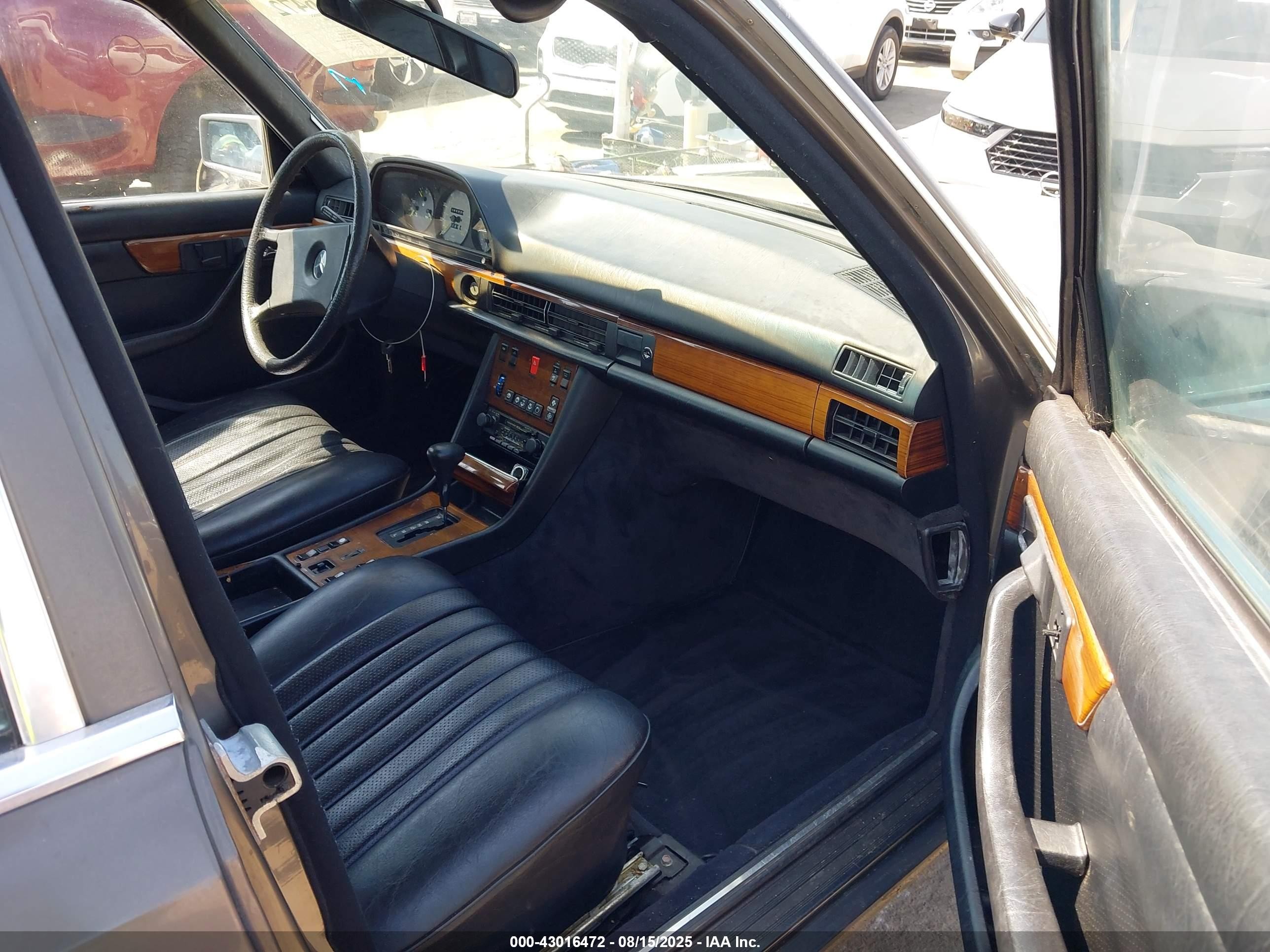 1982 Mercedes-benz 300 Sd Серый vin: WDBCB20A6CB023883