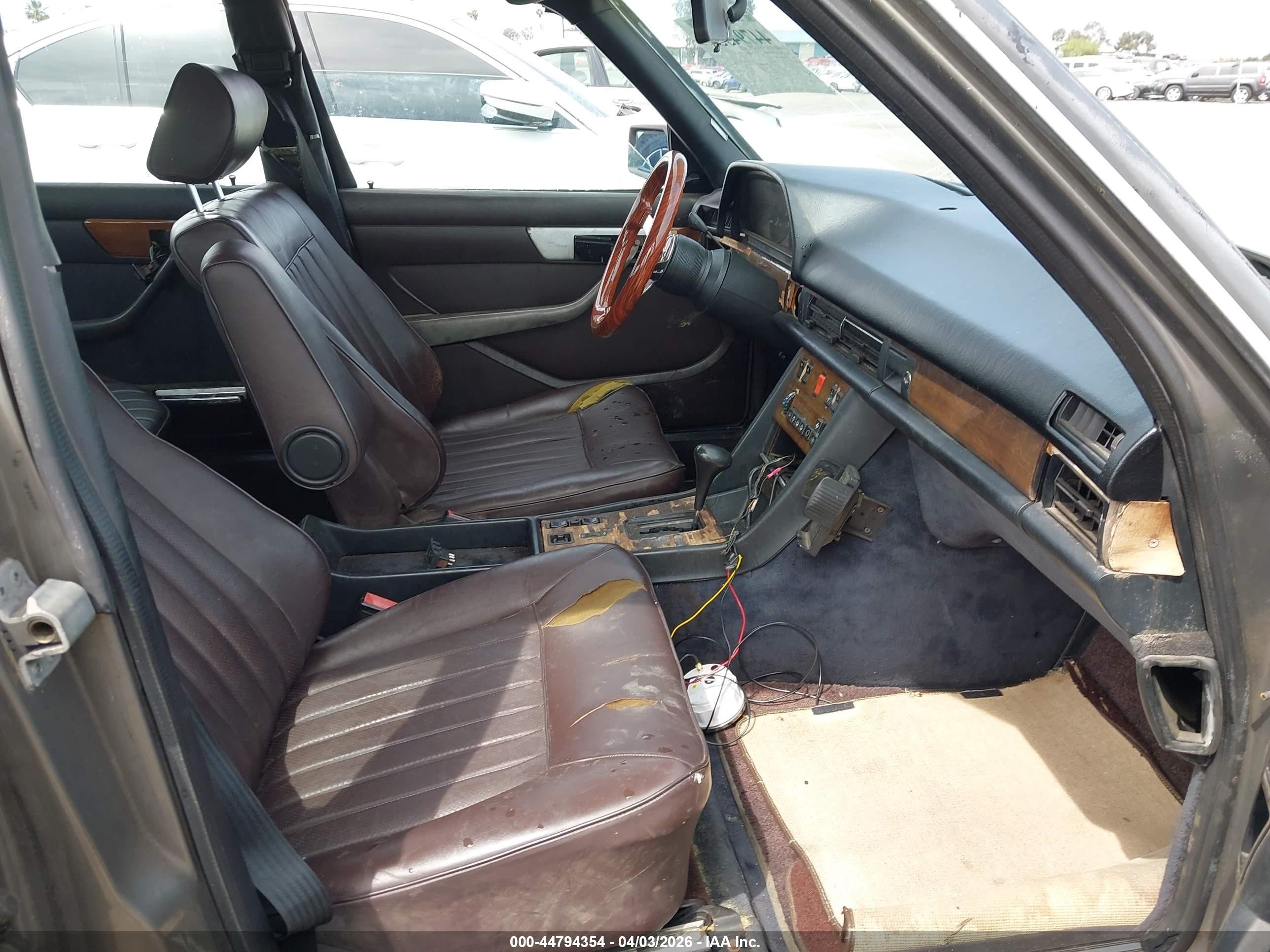 1982 Mercedes-benz 300 Sd Gray vin: WDBCB20A6CB032101
