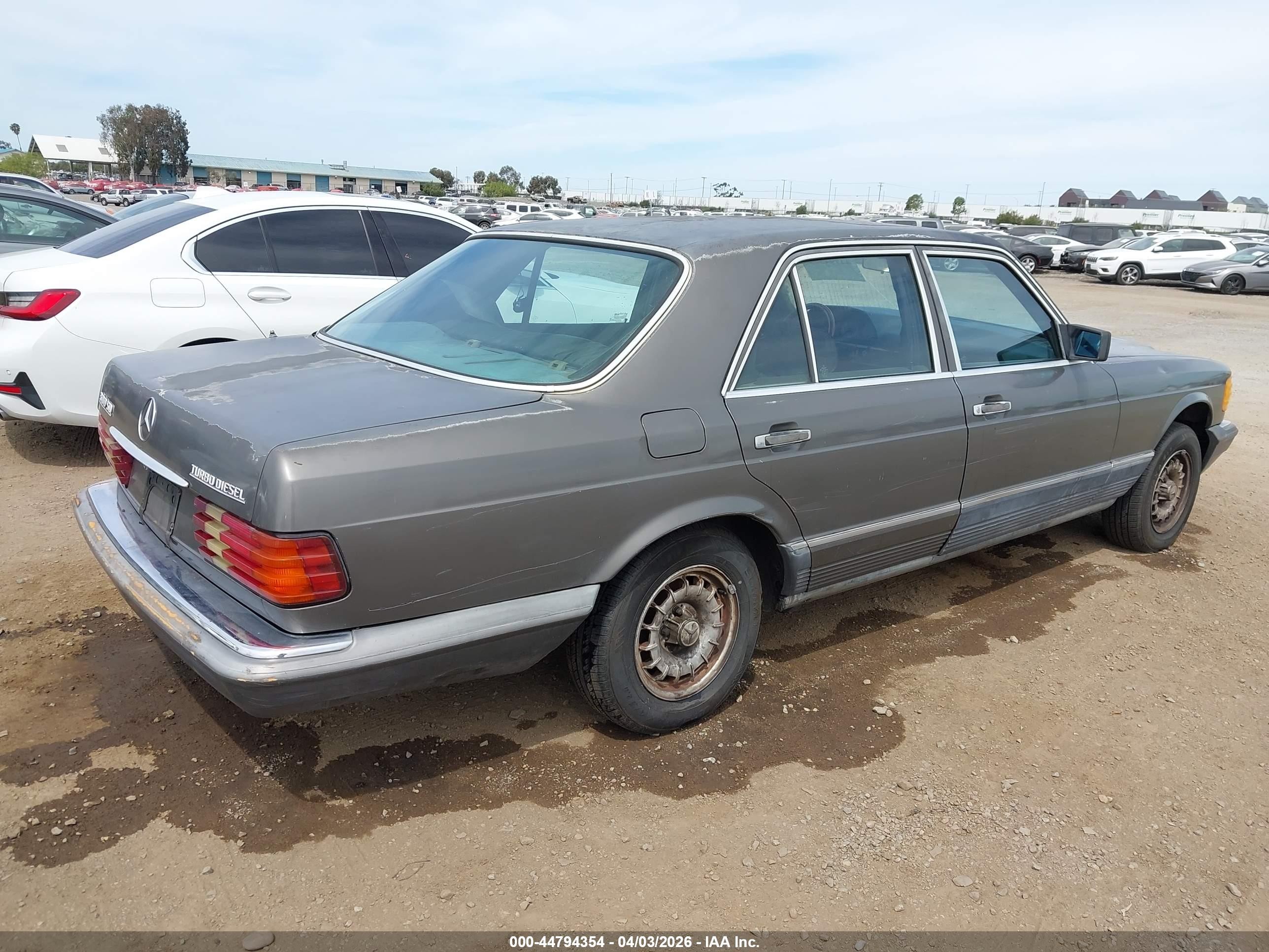 1982 Mercedes-benz 300 Sd Gray vin: WDBCB20A6CB032101
