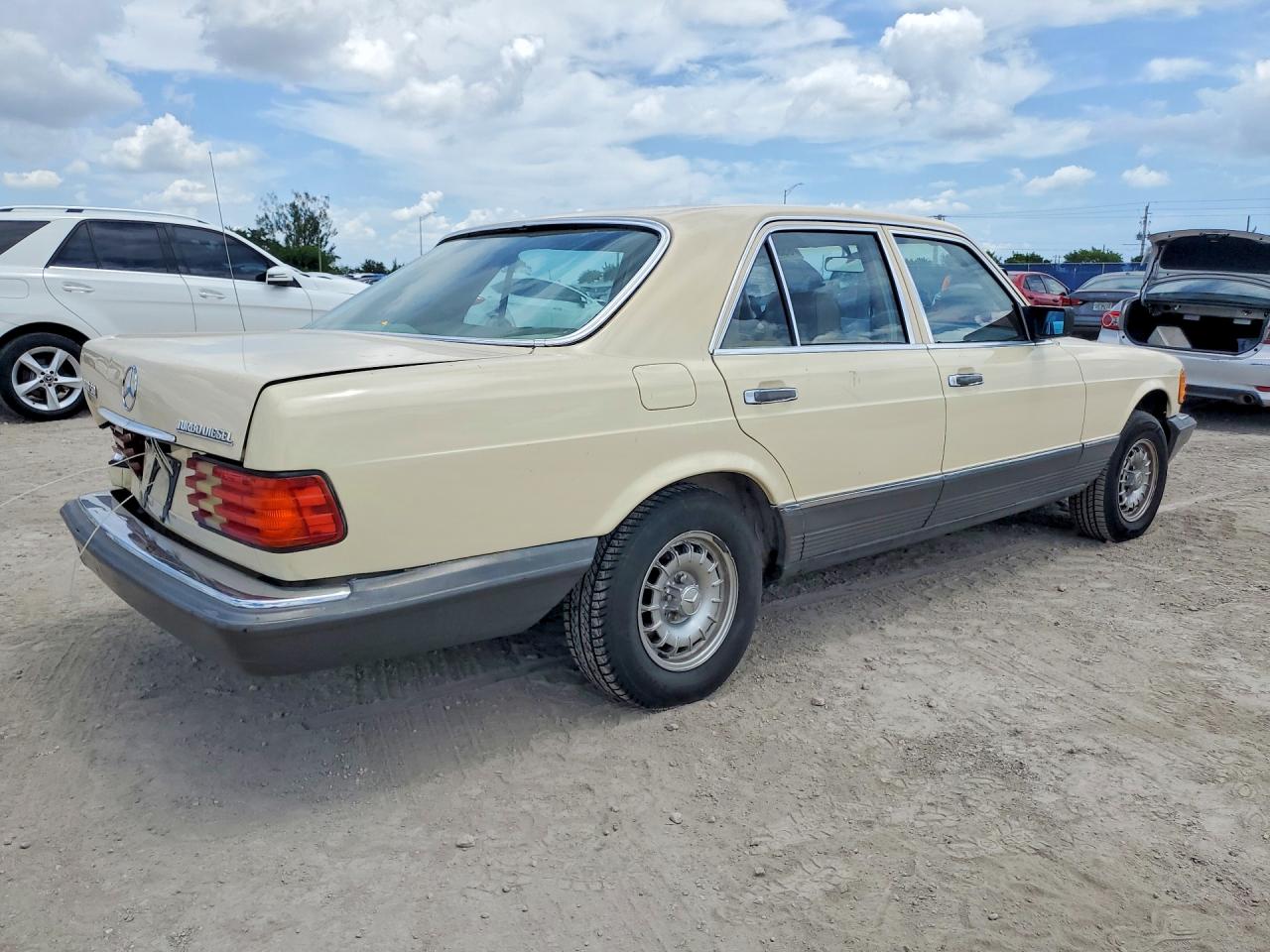 1981 Mercedes-benz 300 Sd Beige vin: WDBCB20A7BB000269