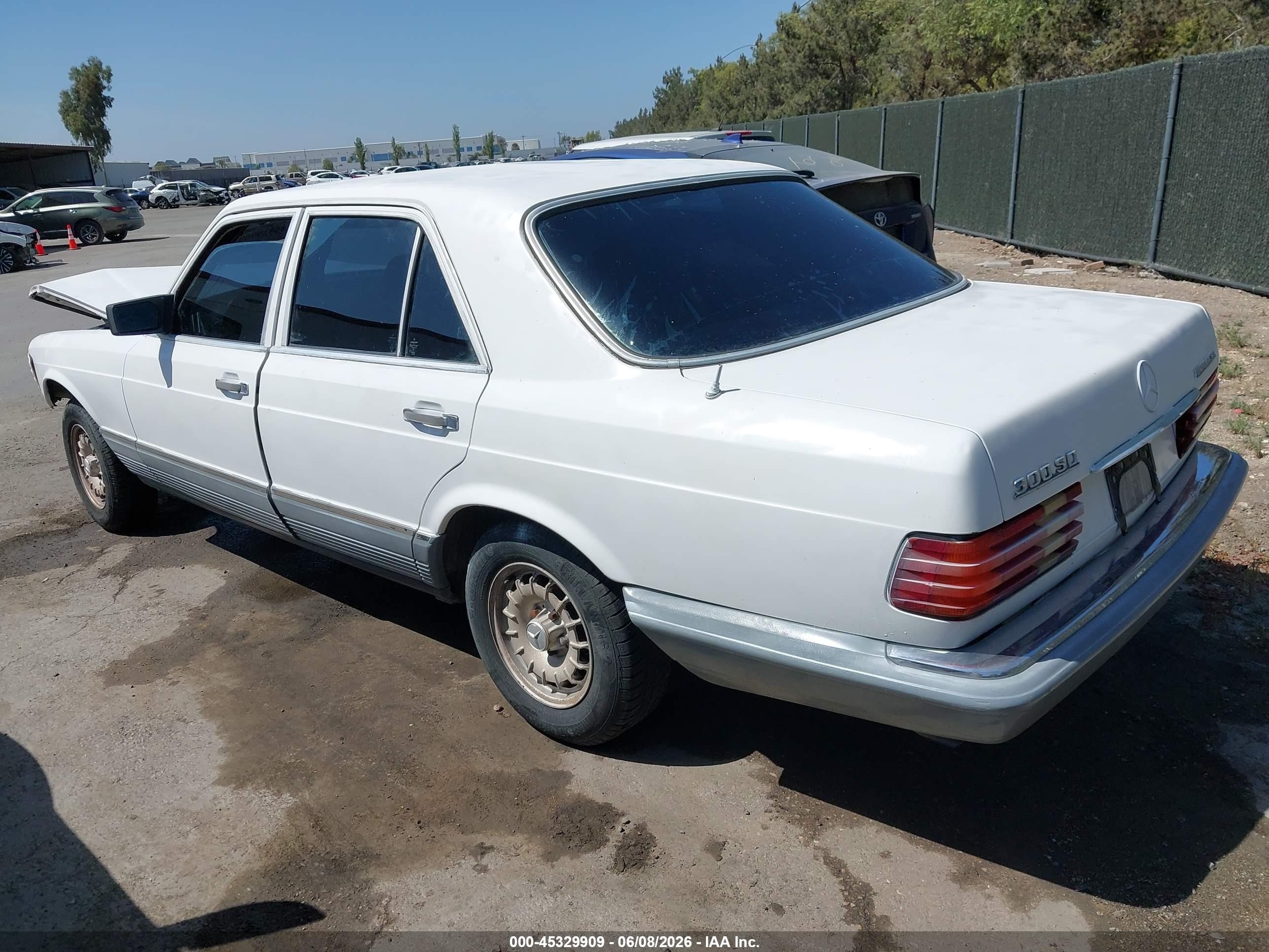 1982 Mercedes-benz 300 Sd White vin: WDBCB20A7CB024699