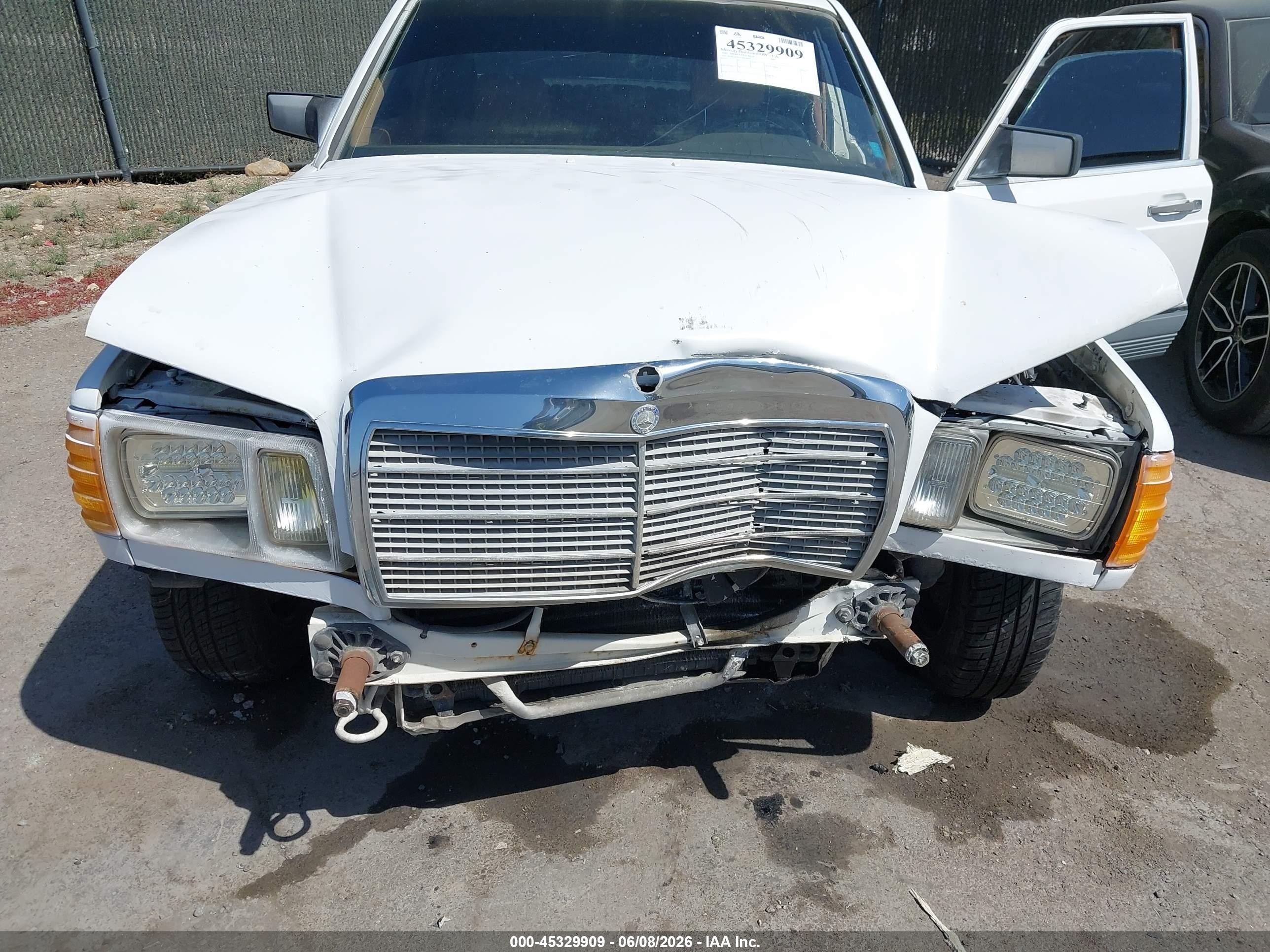 1982 Mercedes-benz 300 Sd White vin: WDBCB20A7CB024699