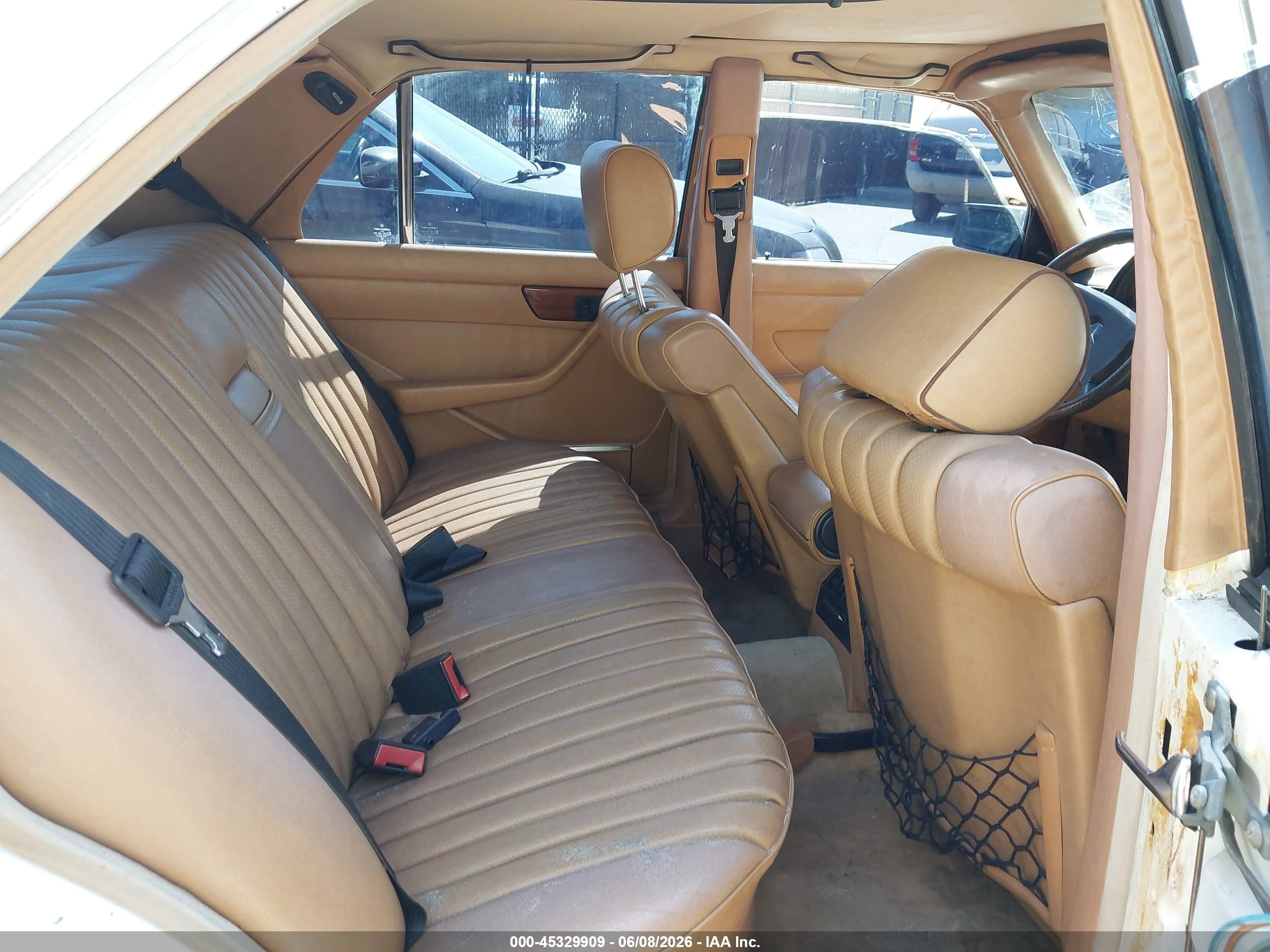 1982 Mercedes-benz 300 Sd White vin: WDBCB20A7CB024699