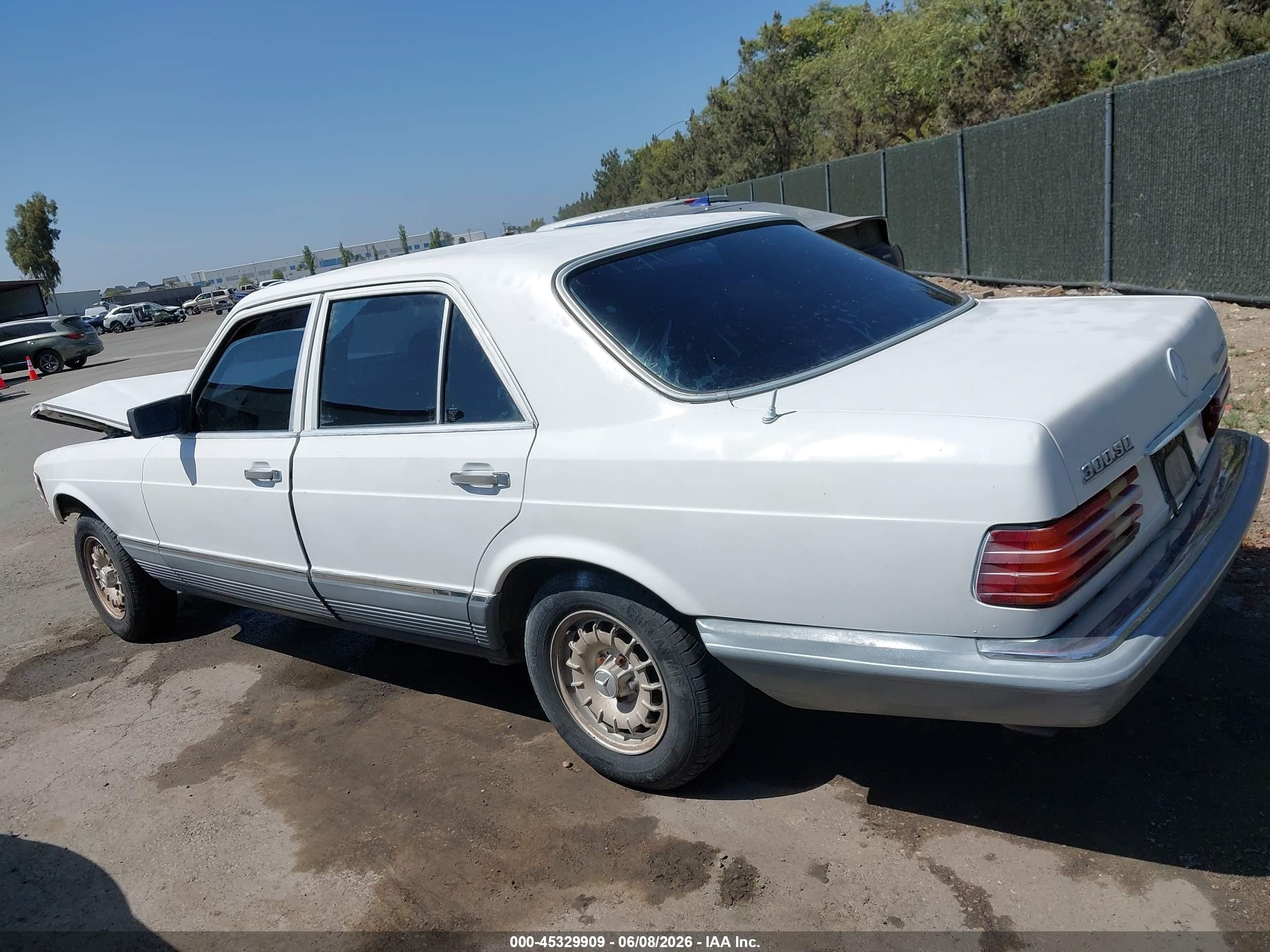 1982 Mercedes-benz 300 Sd White vin: WDBCB20A7CB024699