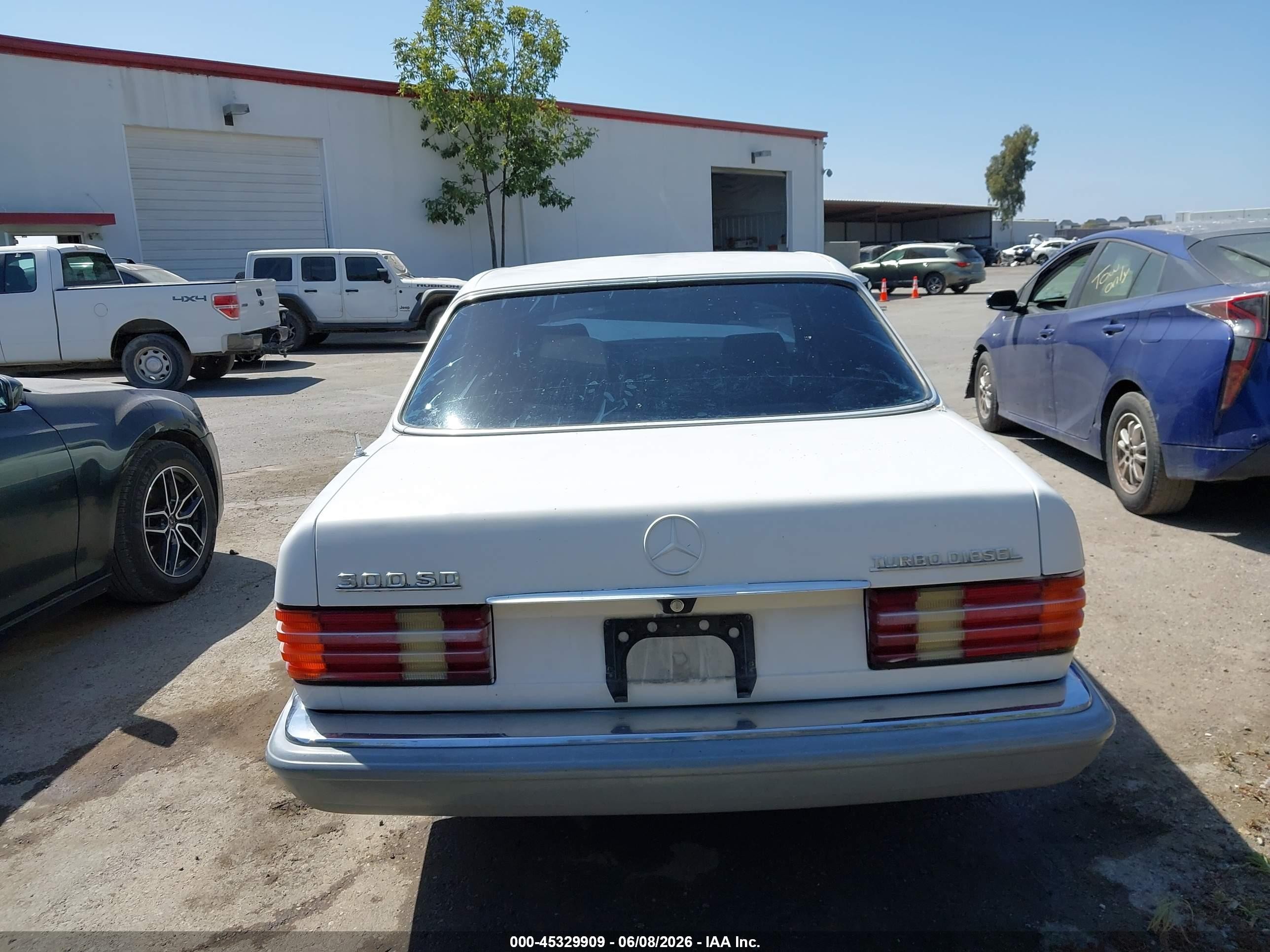 1982 Mercedes-benz 300 Sd White vin: WDBCB20A7CB024699