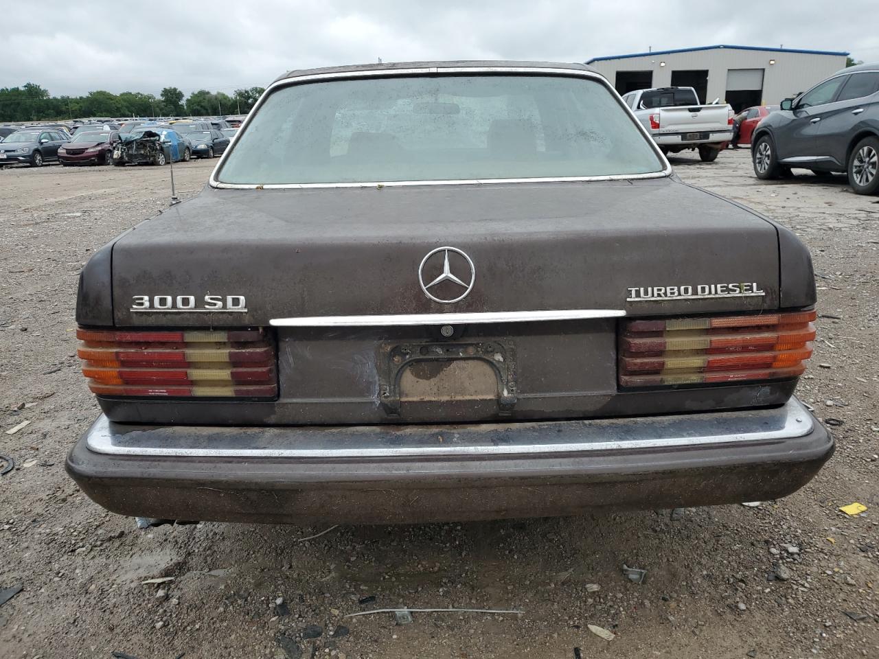 1983 Mercedes-benz 300 Sd Коричневый vin: WDBCB20A7DB035316