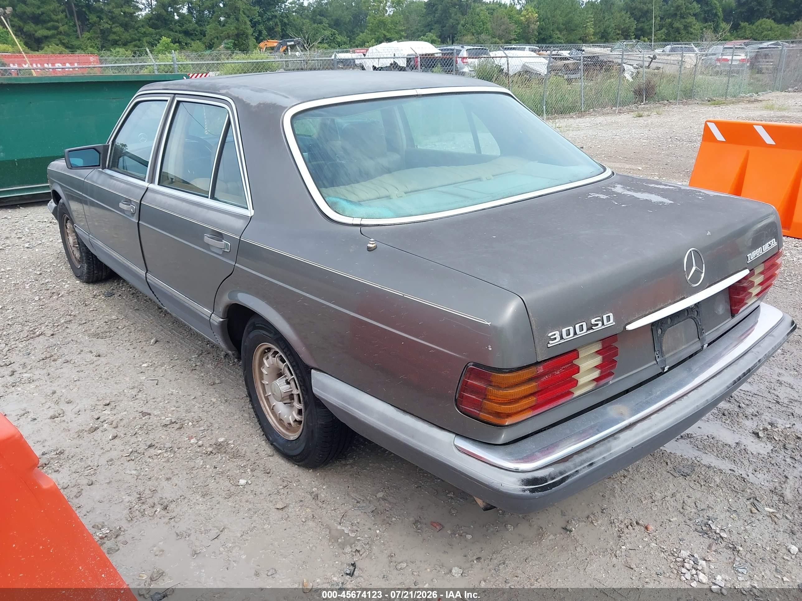 1984 Mercedes-benz 300 Sd Gray vin: WDBCB20A7EA065262