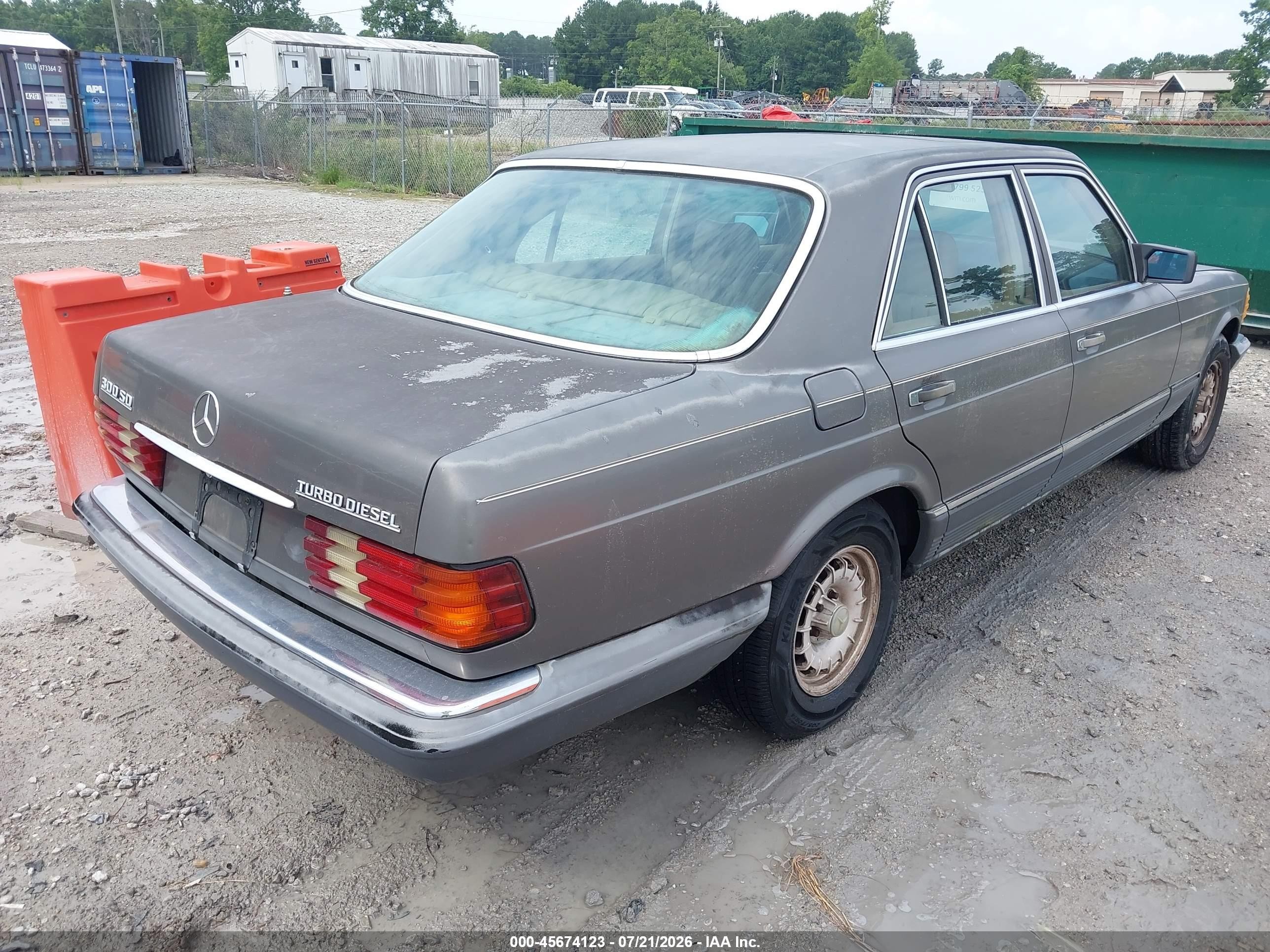 1984 Mercedes-benz 300 Sd Gray vin: WDBCB20A7EA065262