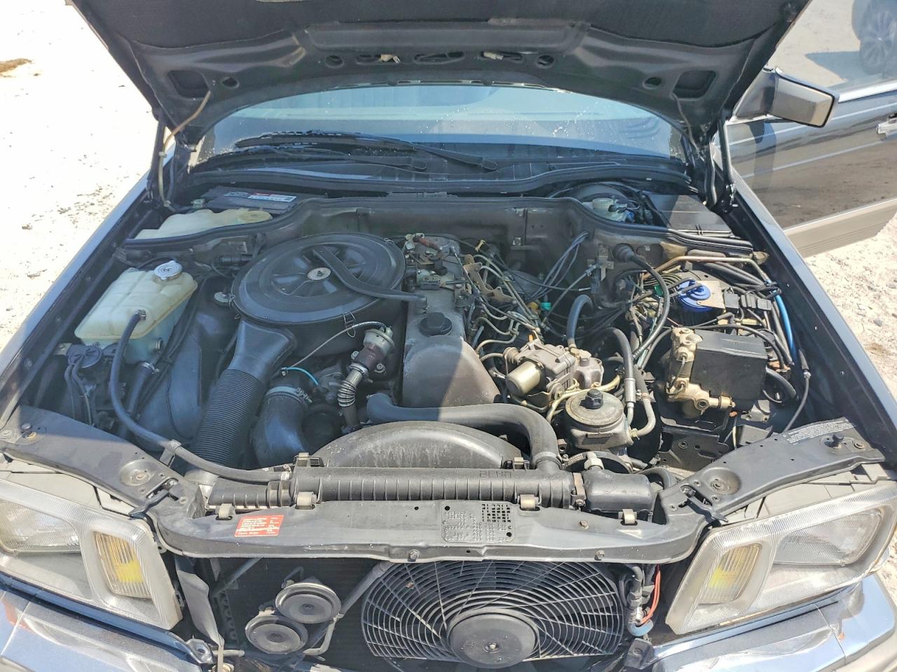 1985 Mercedes-benz 300 Gray vin: WDBCB20C0FA124834