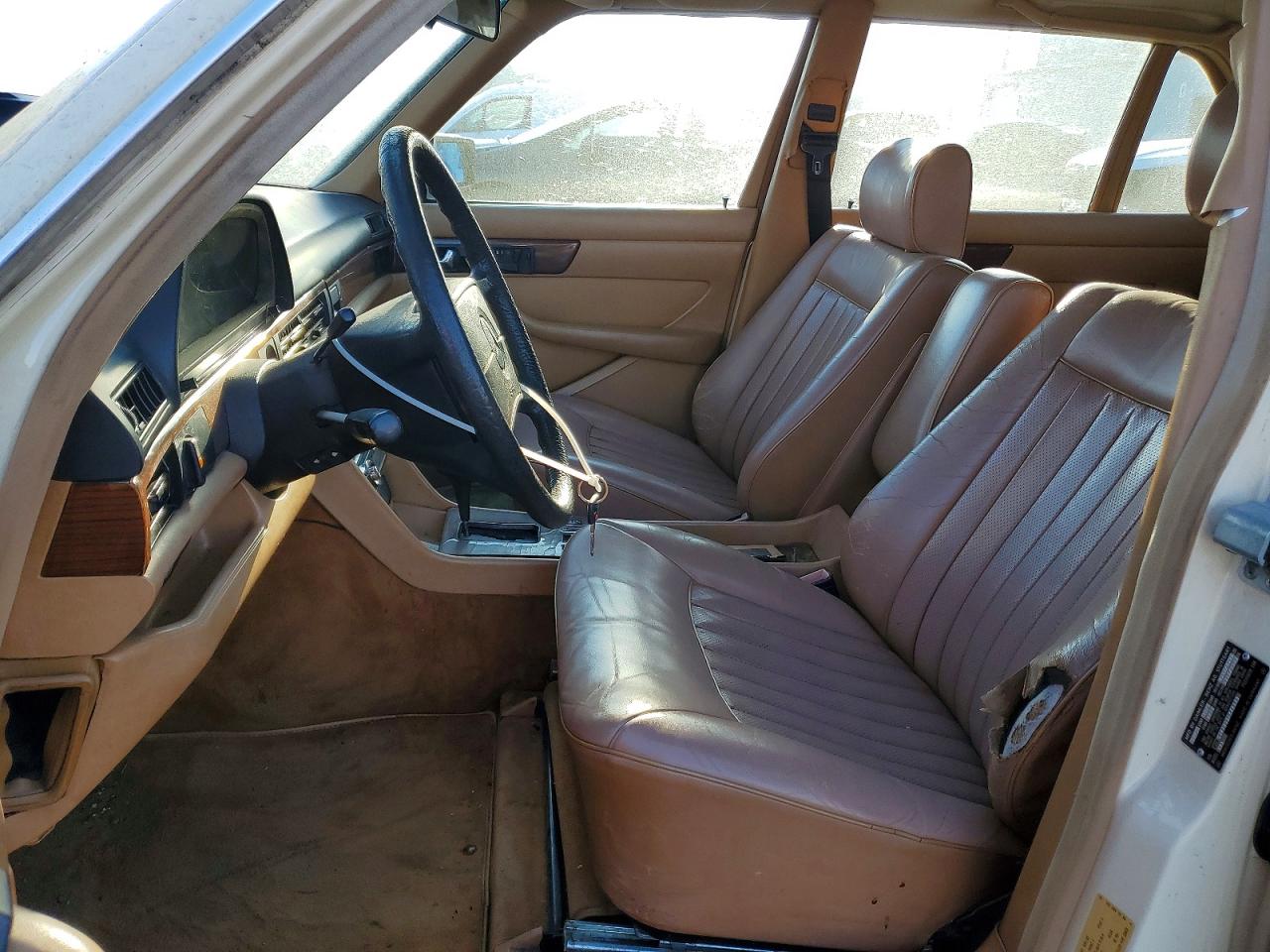 1986 Mercedes-benz 300 Sdl Кремовый vin: WDBCB25D6GA272456