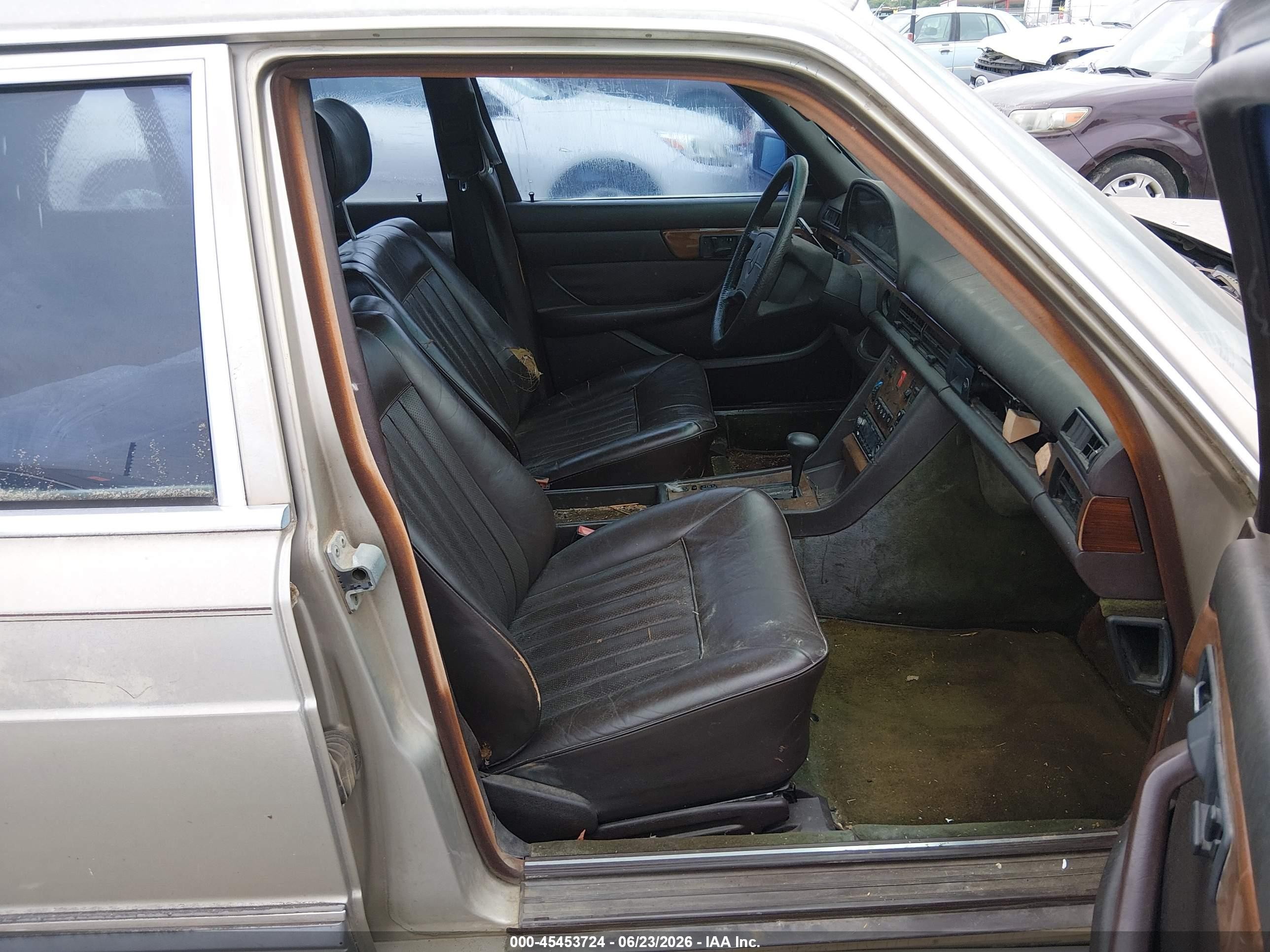 1986 Mercedes-benz 300 Sdl Gold vin: WDBCB25D7GA238476