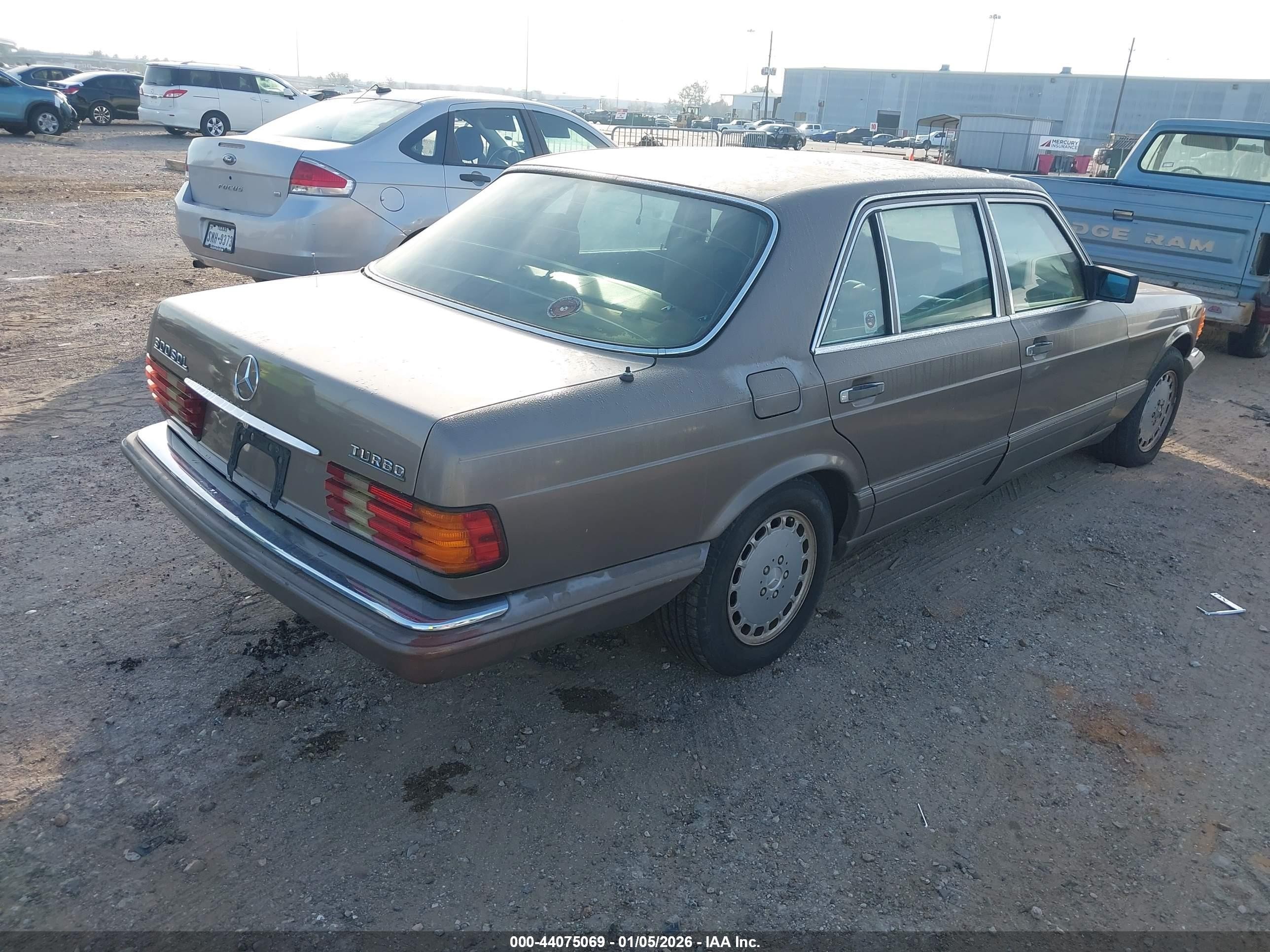 1987 Mercedes-benz 300 Sdl Коричневый vin: WDBCB25D7HA326123