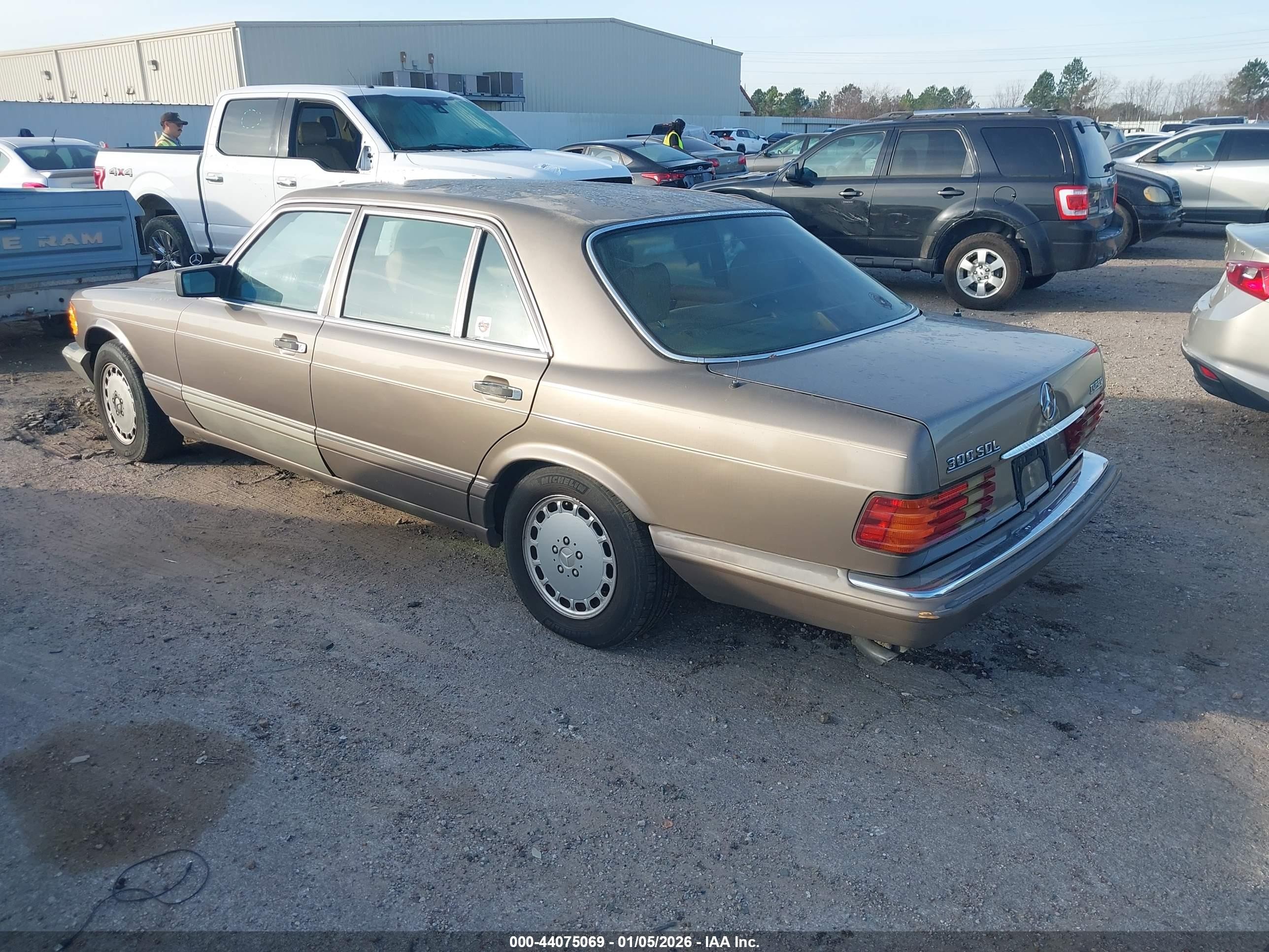 1987 Mercedes-benz 300 Sdl Коричневый vin: WDBCB25D7HA326123
