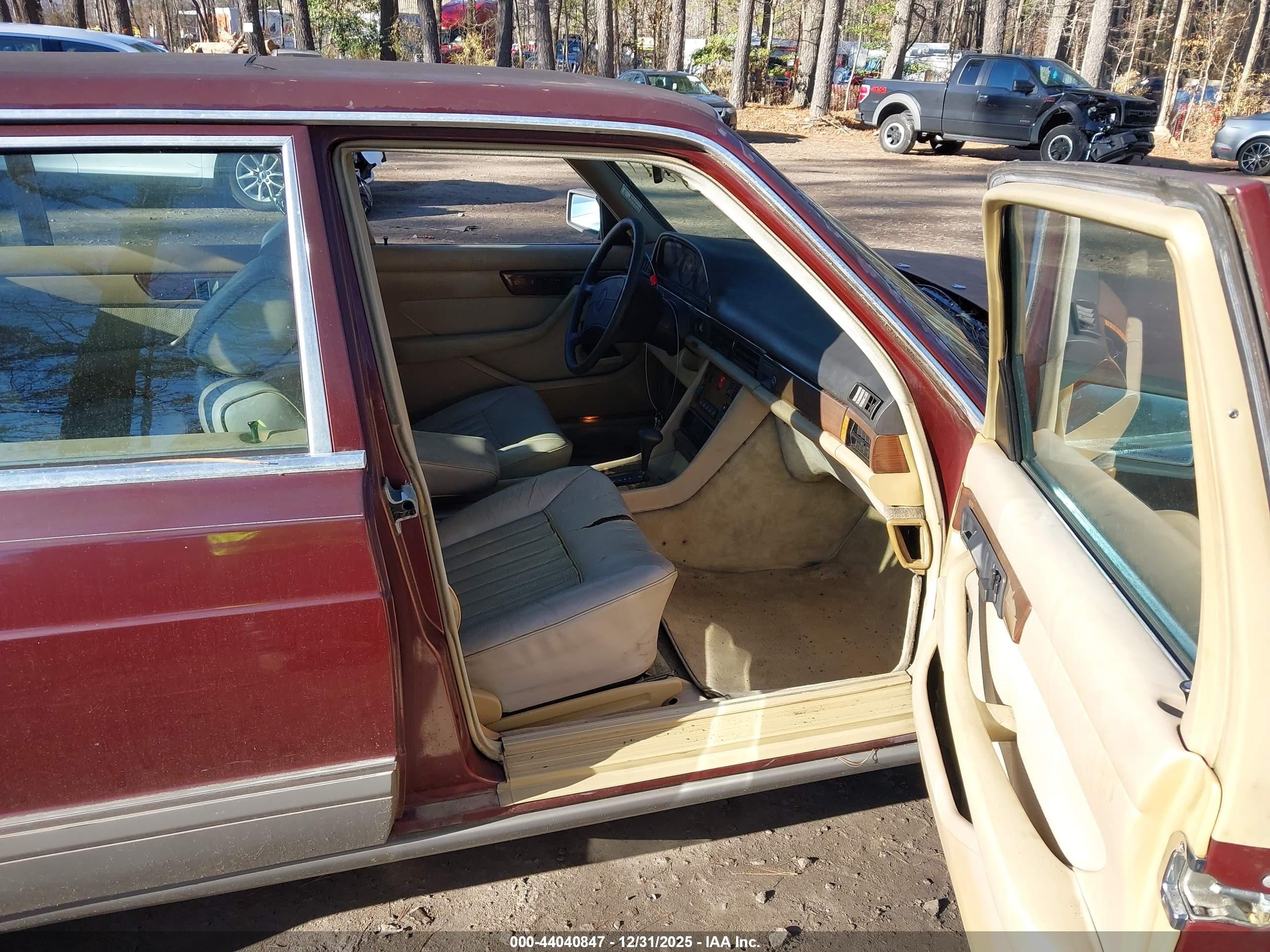1987 Mercedes-benz 300 Sdl Бордовый vin: WDBCB25D7HA338076
