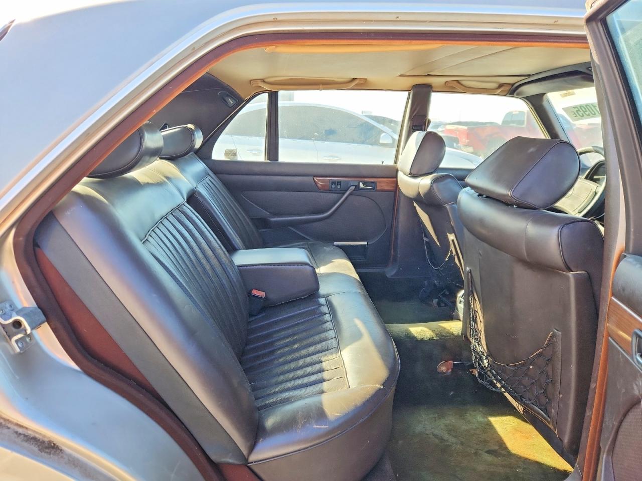 1986 Mercedes Benz 300 Sdl Beige vin: WDBCB25DXGA240741