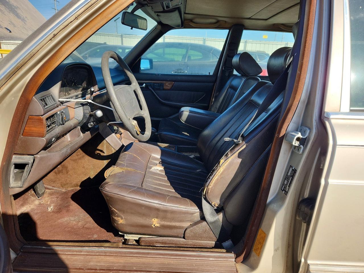 1986 Mercedes Benz 300 Sdl Beige vin: WDBCB25DXGA240741