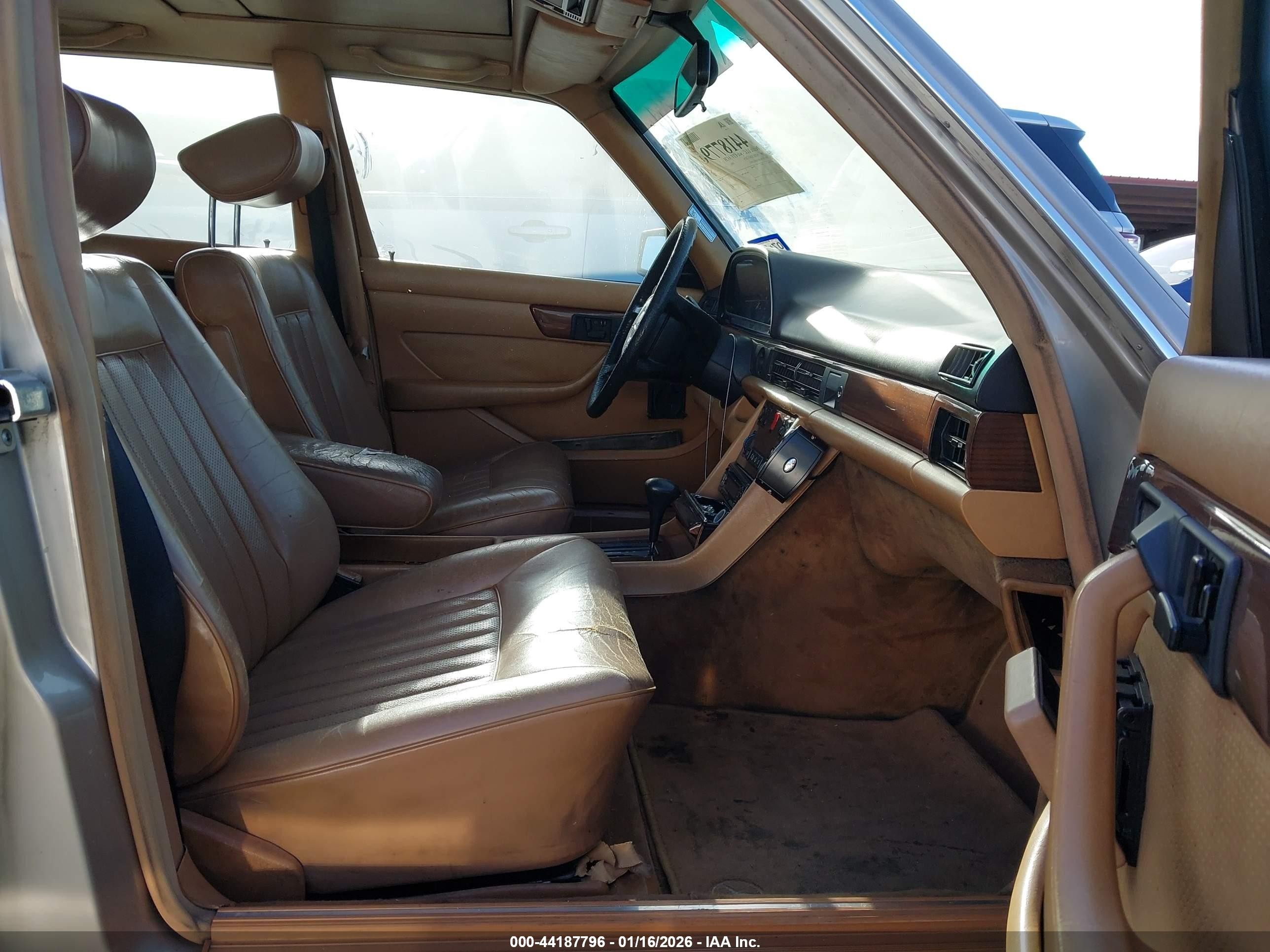 1987 Mercedes-benz 300 Sdl Beige vin: WDBCB25DXHA320073