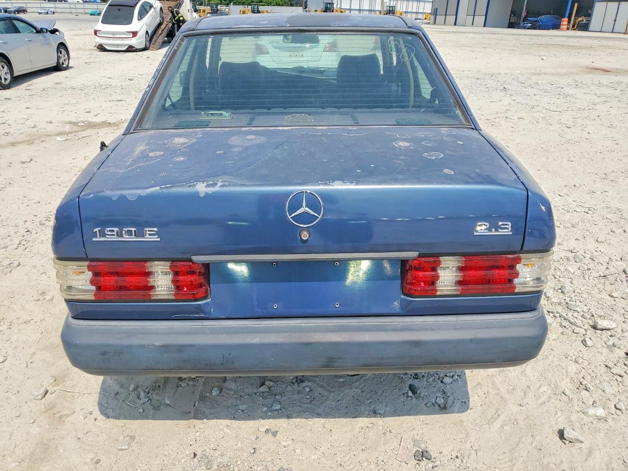 1985 Mercedes-benz 190 E 2.3 Blue vin: WDBDA24C2FF062499