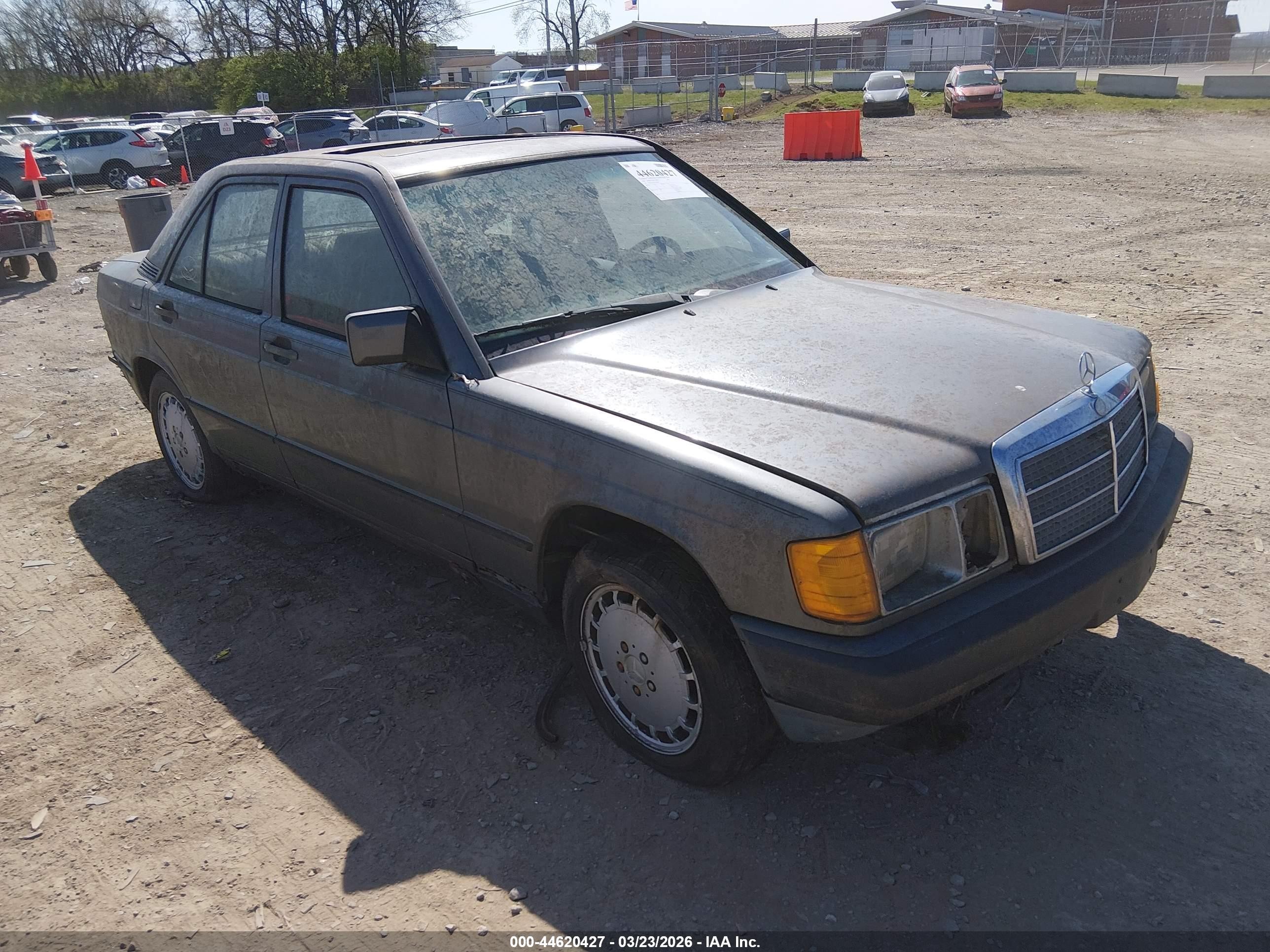 1985 Mercedes-benz 190 E 2.3 Серый vin: WDBDA24C7FF090220