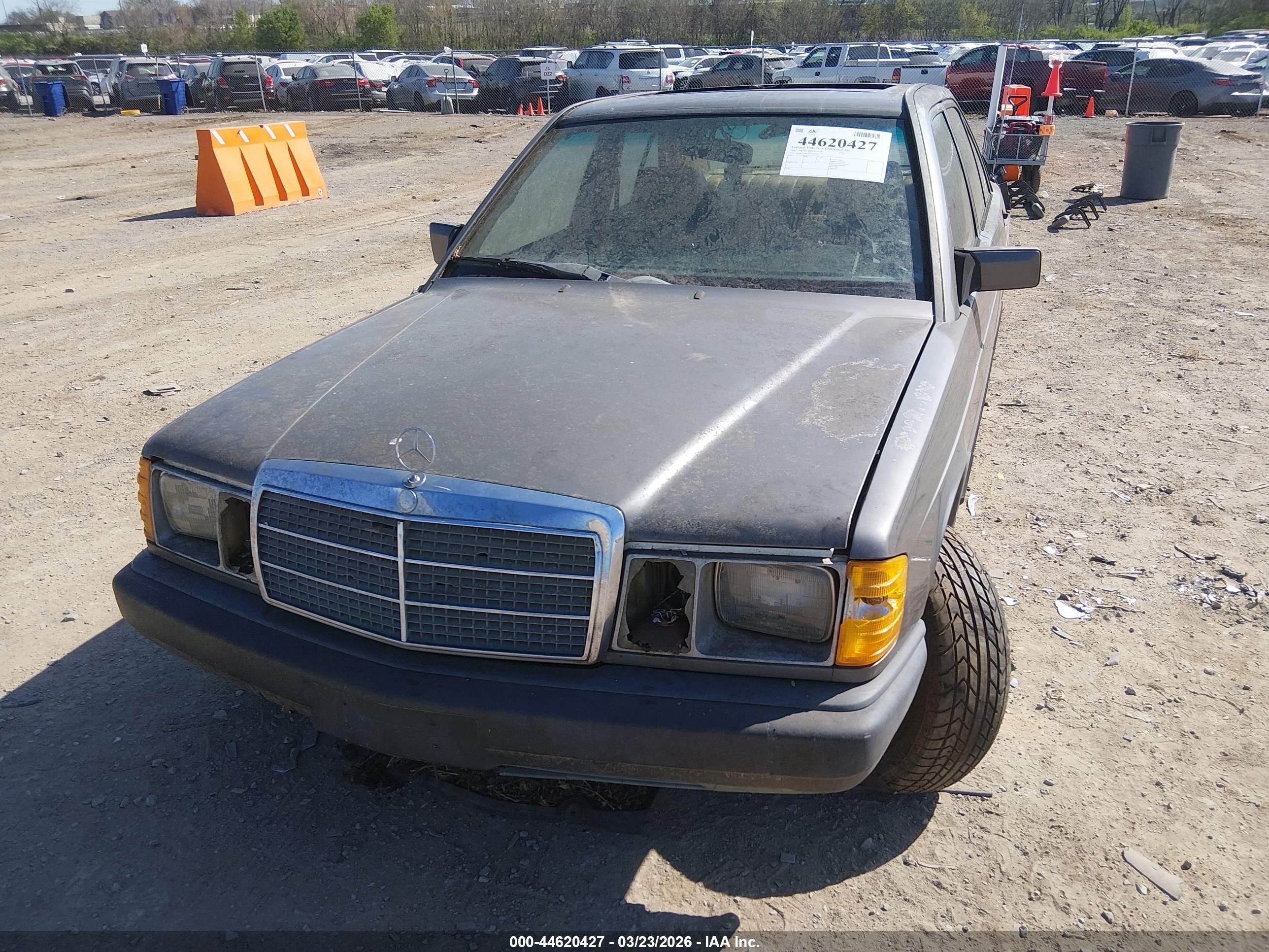 1985 Mercedes-benz 190 E 2.3 Gray vin: WDBDA24C7FF090220