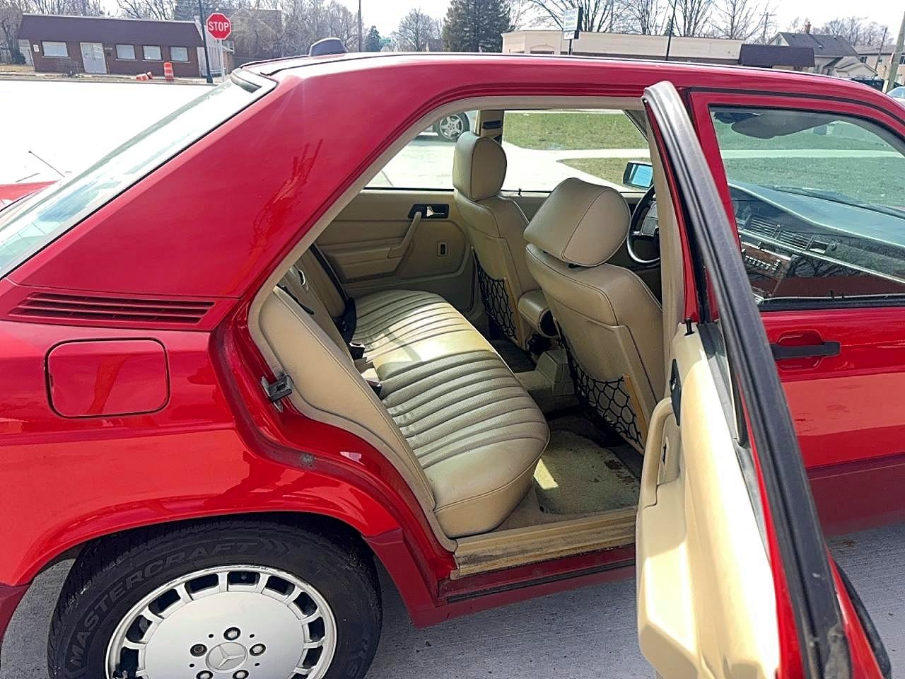 1991 Mercedes-benz 190 E 2.3 Red vin: WDBDA28D3MF816204