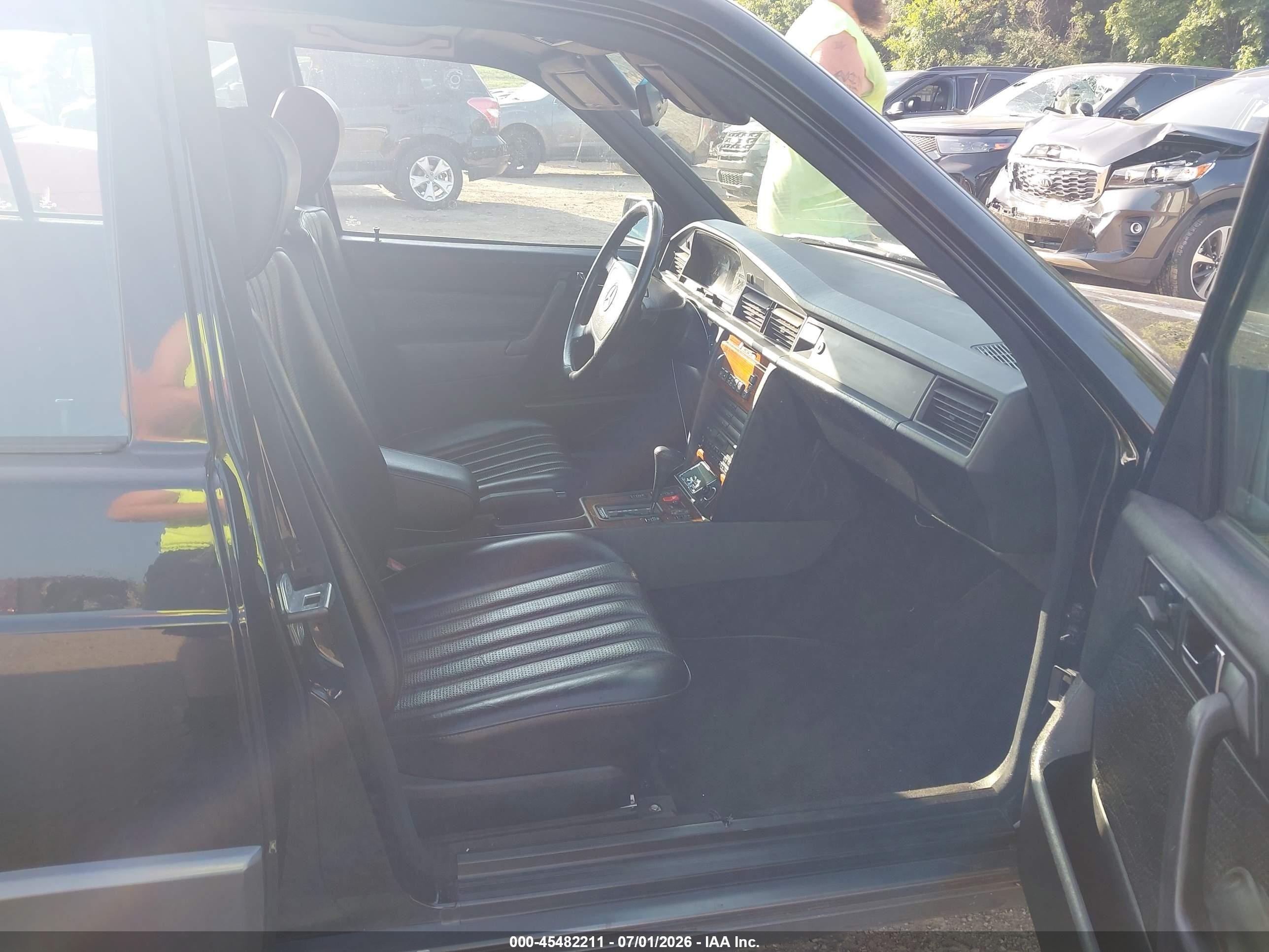 1992 Mercedes-benz 190 E 2.3 Black vin: WDBDA28D7NF901693