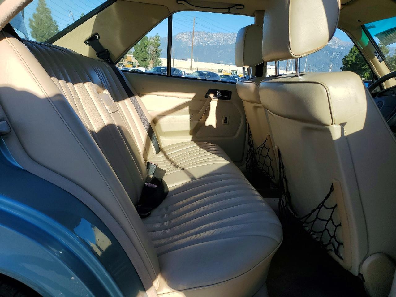 1991 Mercedes-benz 190 E Turquoise vin: WDBDA28D9MF817308