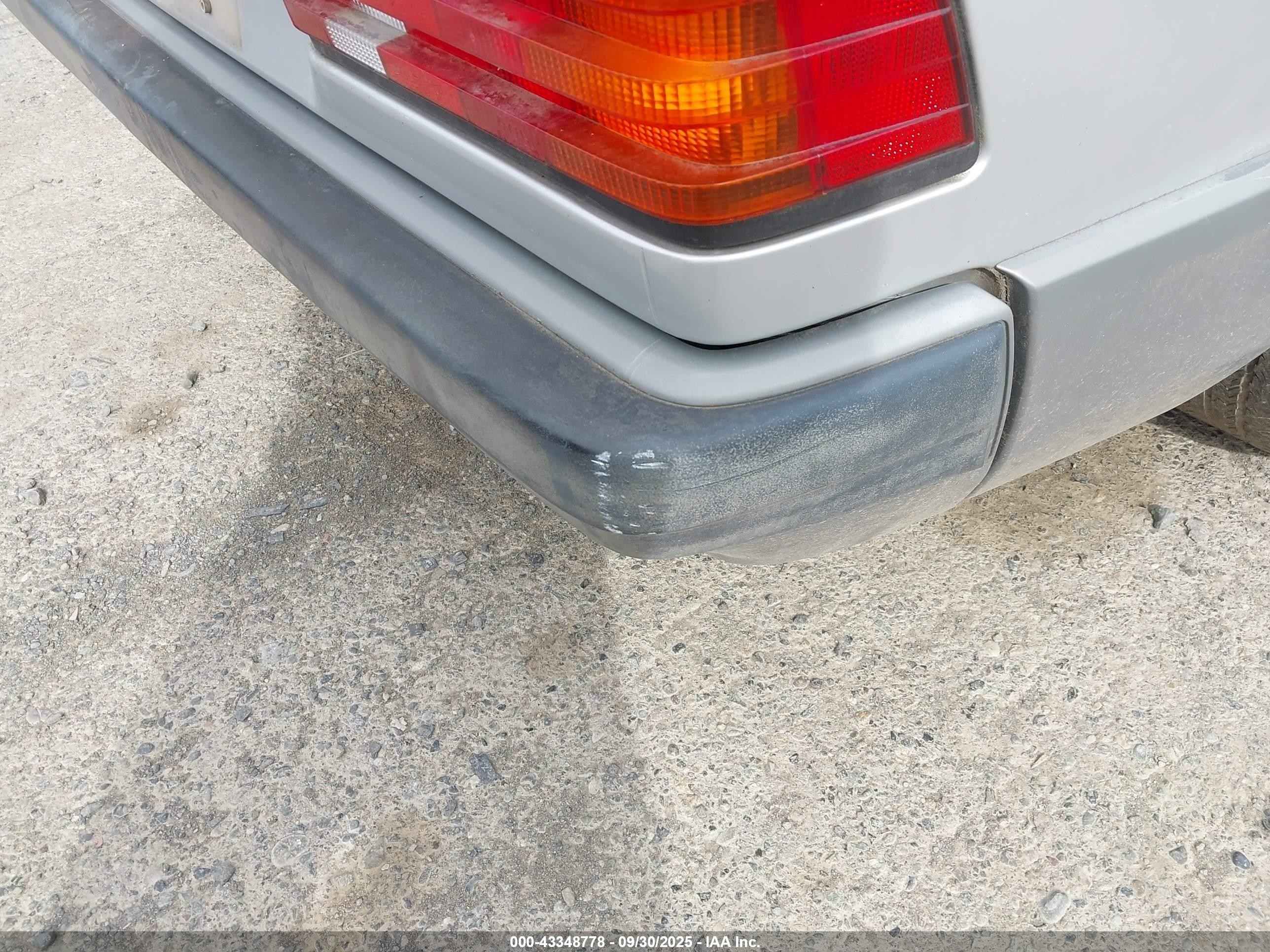 1989 Mercedes-benz 190 E 2.6 Серебряный vin: WDBDA29D1KF653547