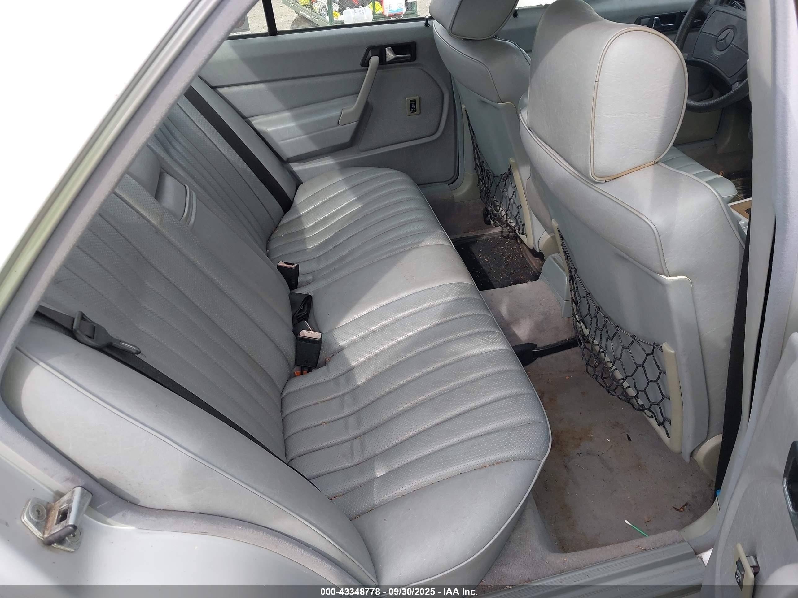 1989 Mercedes-benz 190 E 2.6 Серебряный vin: WDBDA29D1KF653547