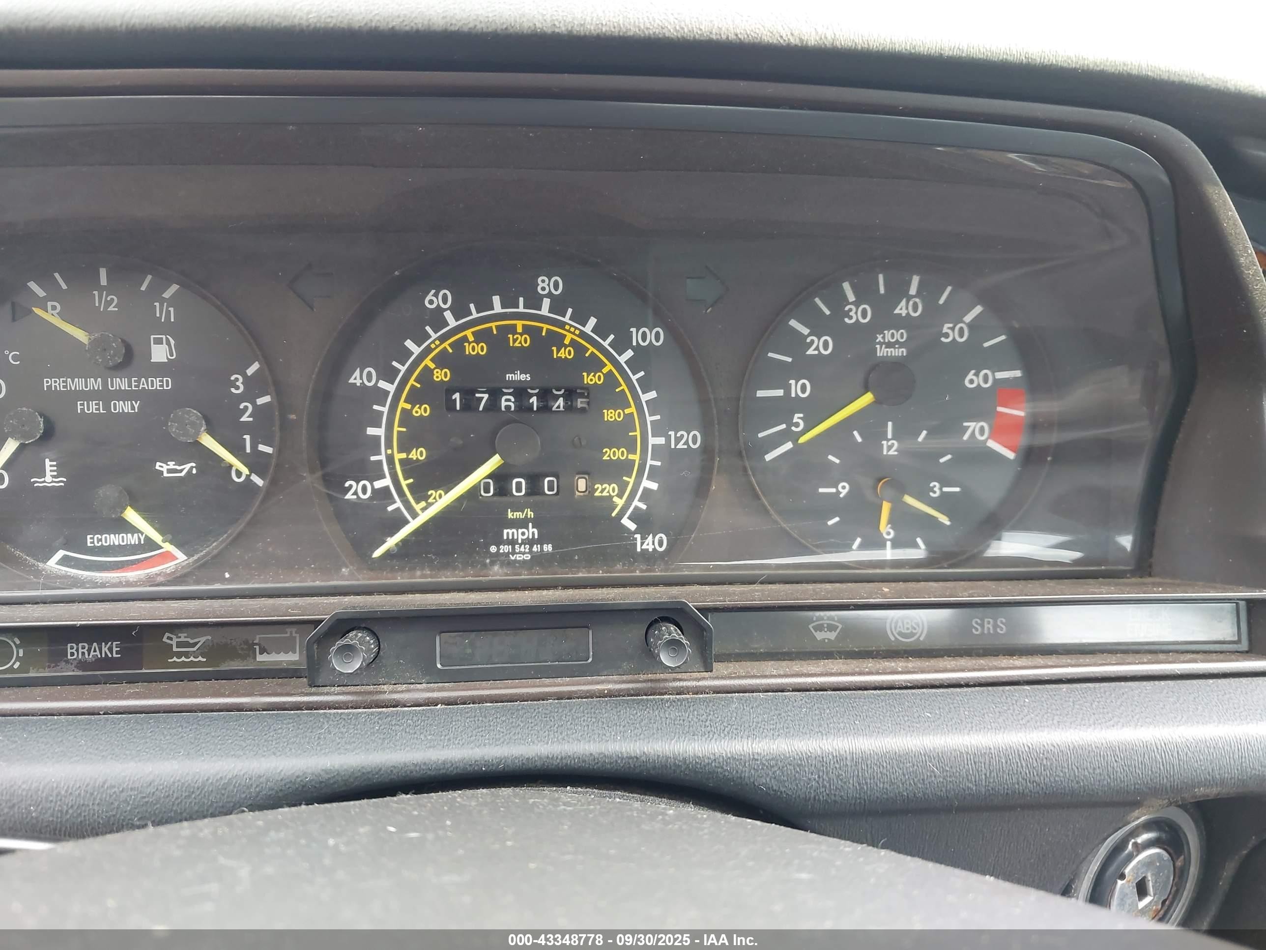1989 Mercedes-benz 190 E 2.6 Серебряный vin: WDBDA29D1KF653547