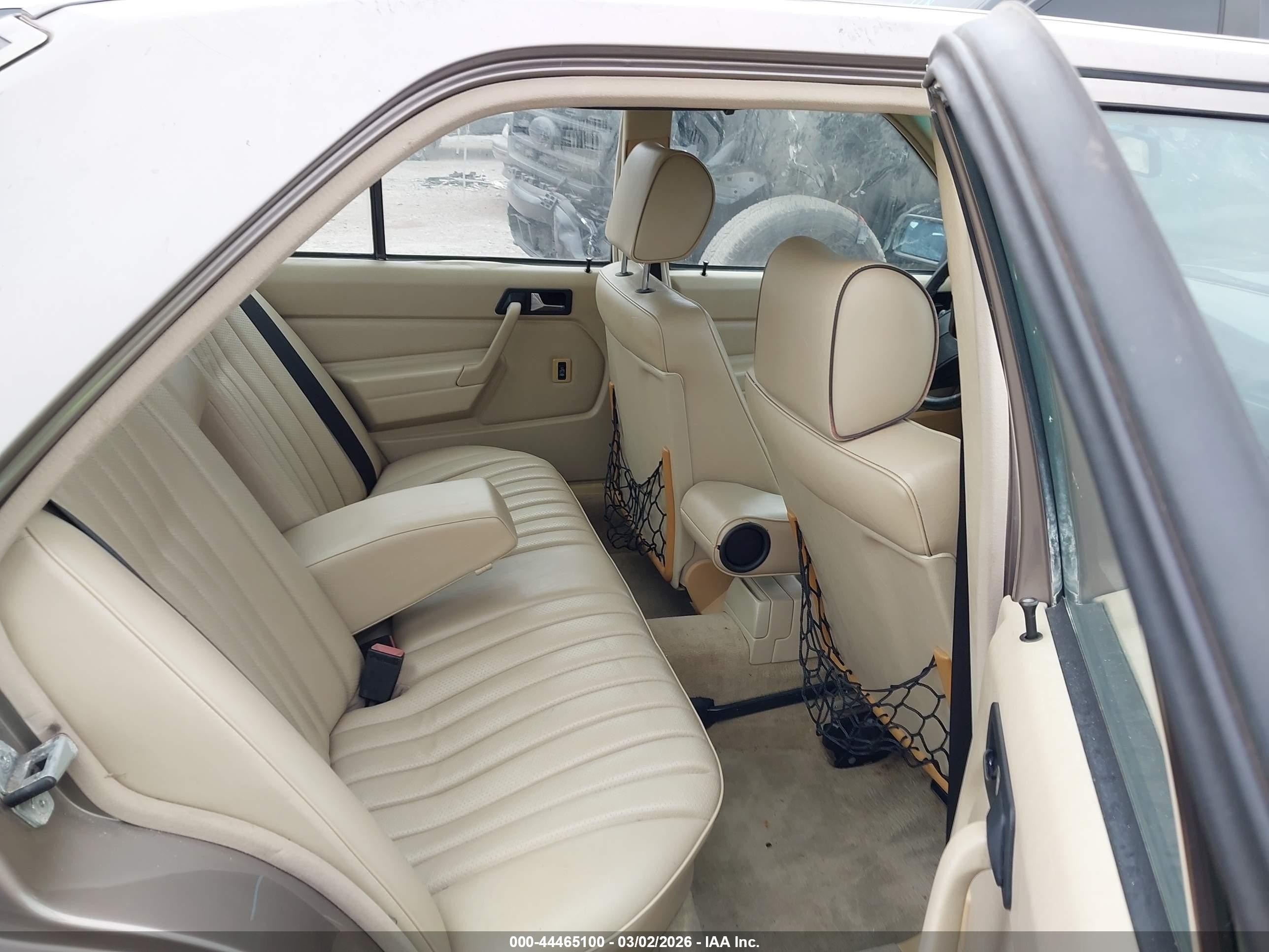 1990 Mercedes-benz 190 E 2.6 Tan vin: WDBDA29D1LF699834