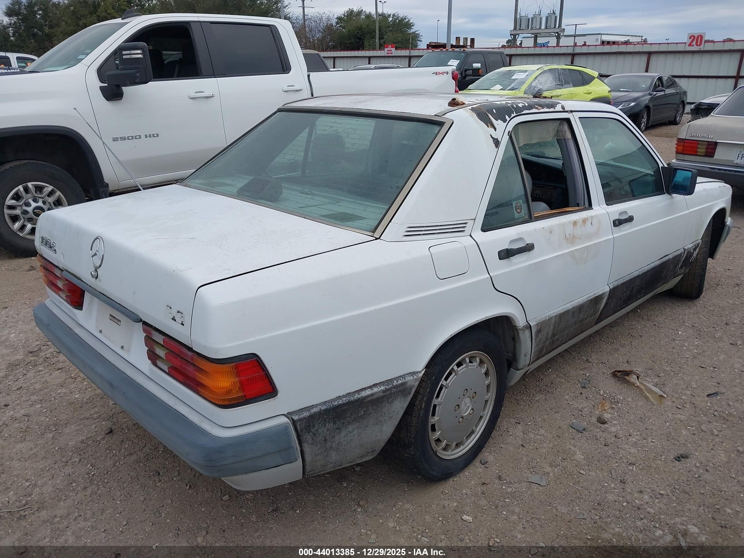1990 Mercedes-benz 190 E 2.6 White vin: WDBDA29D1LF711447