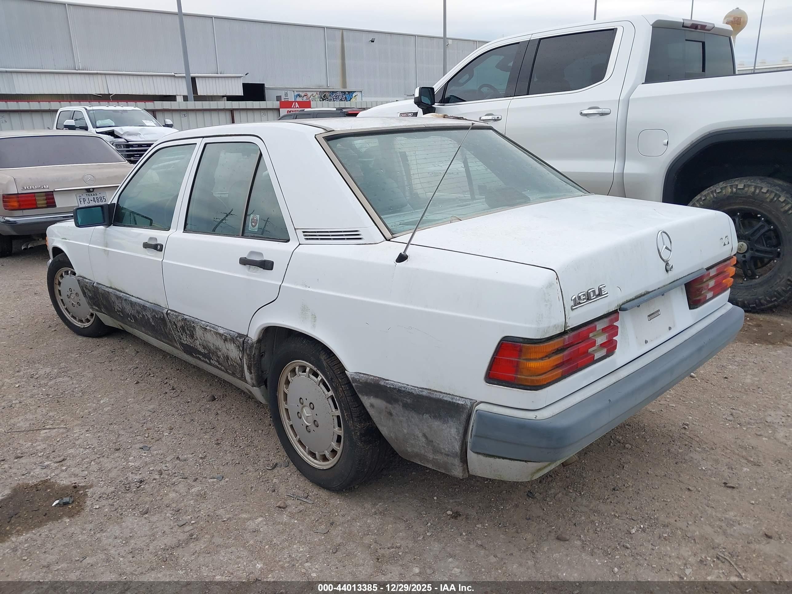 1990 Mercedes-benz 190 E 2.6 White vin: WDBDA29D1LF711447