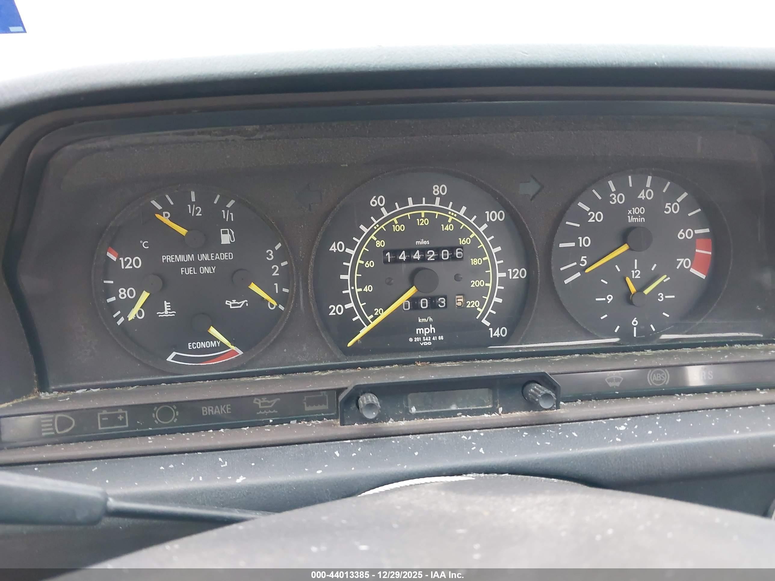 1990 Mercedes-benz 190 E 2.6 White vin: WDBDA29D1LF711447