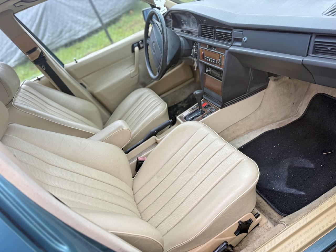 1989 Mercedes-benz 190 E 2.6 Teal vin: WDBDA29D2KF614238