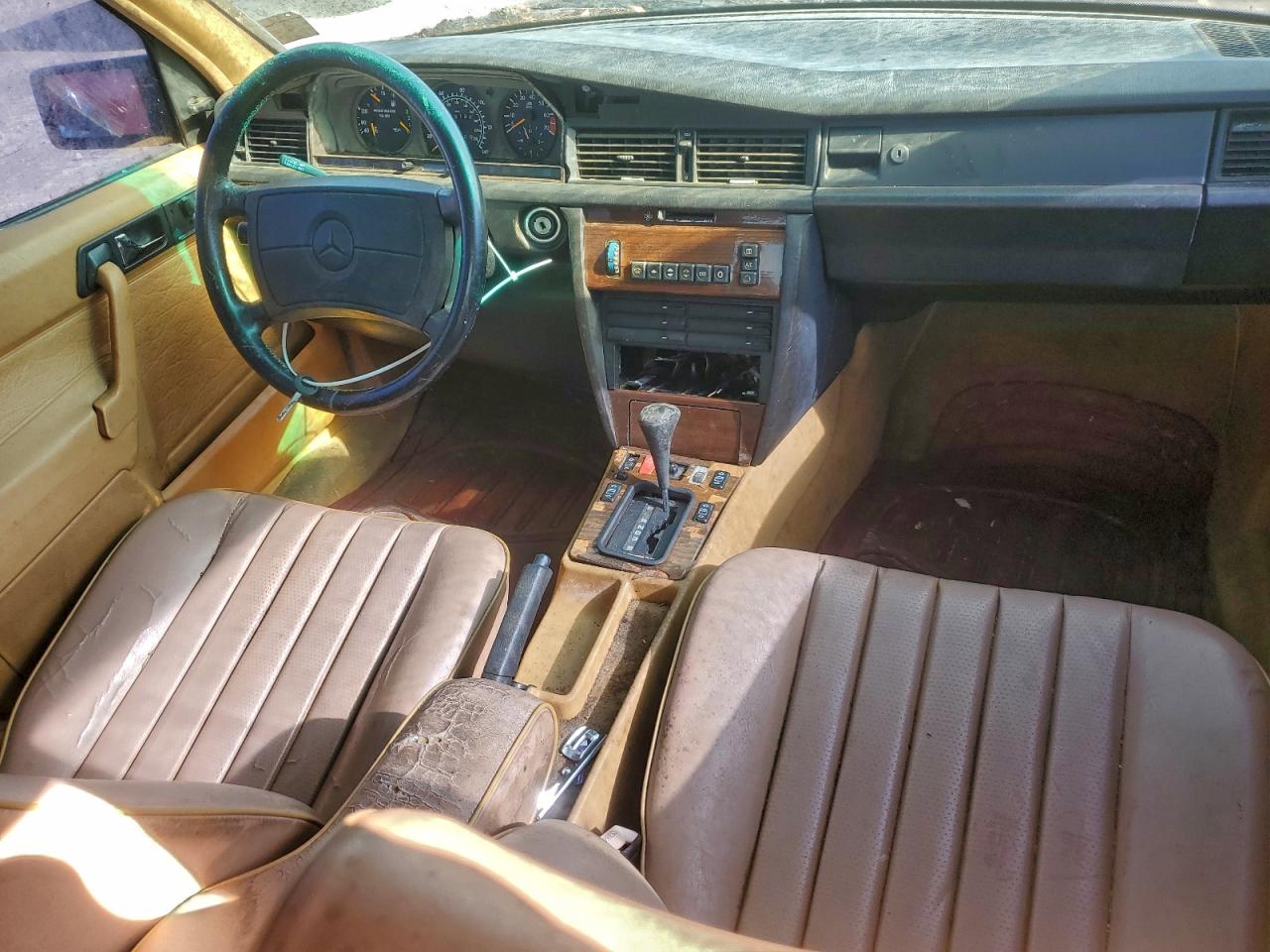 1991 Mercedes-benz 190 E 2.6 Red vin: WDBDA29D2MF819044