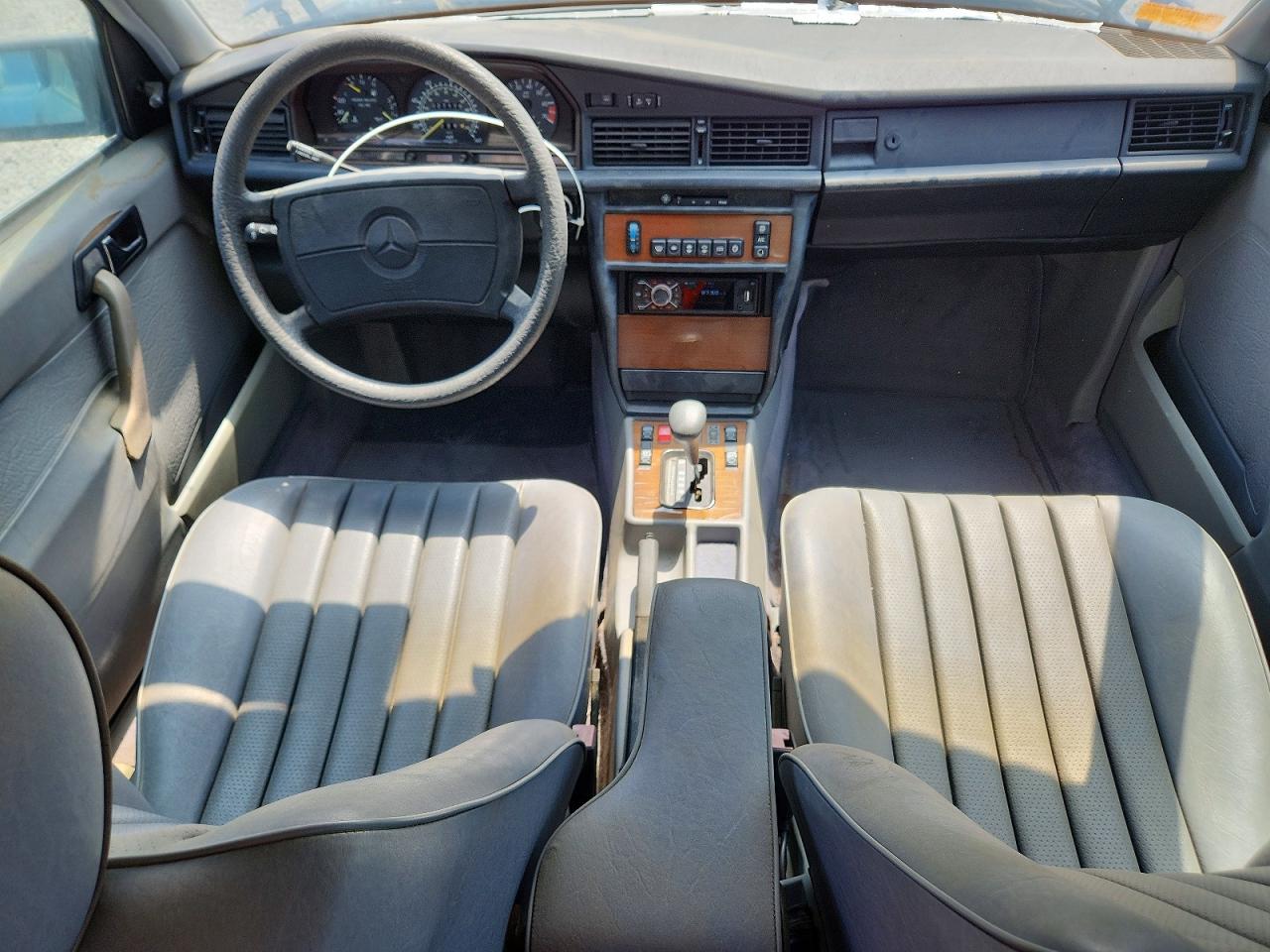 1989 Mercedes-benz 190 E 2.6 Blue vin: WDBDA29D3KF624910