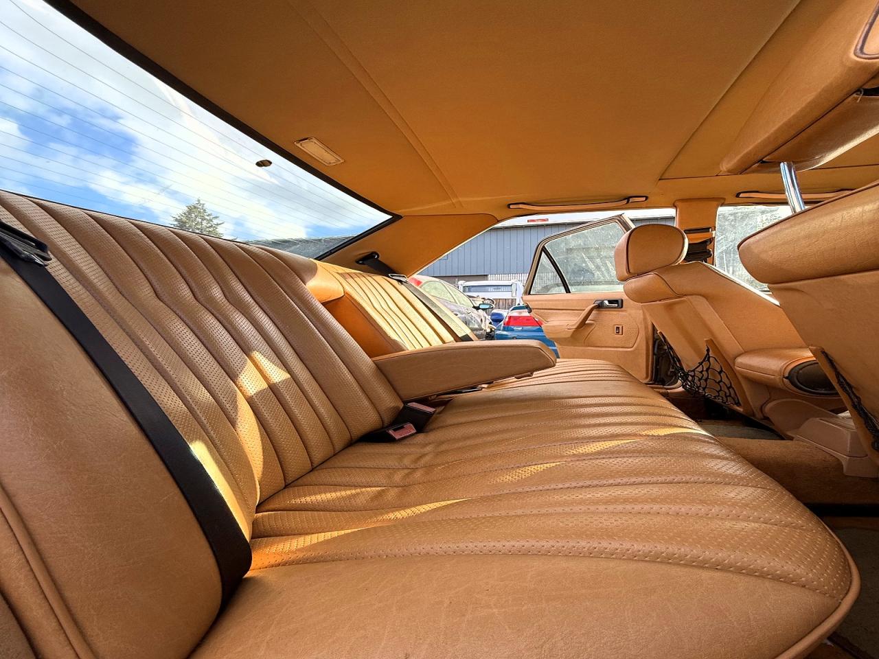 1989 Mercedes-benz 190 E 2.6 Gold vin: WDBDA29D4KF628626