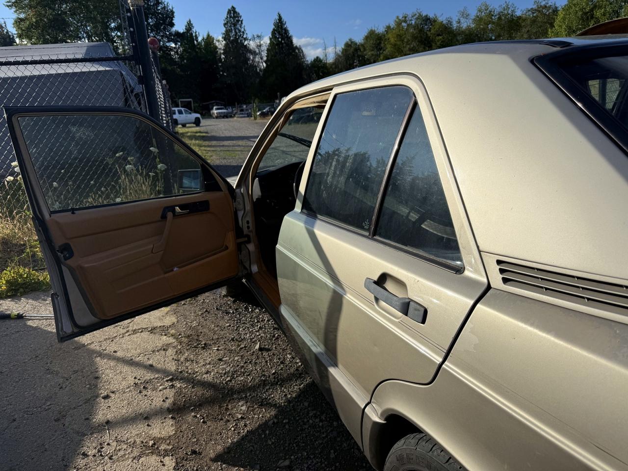 1989 Mercedes-benz 190 E 2.6 Gold vin: WDBDA29D4KF628626
