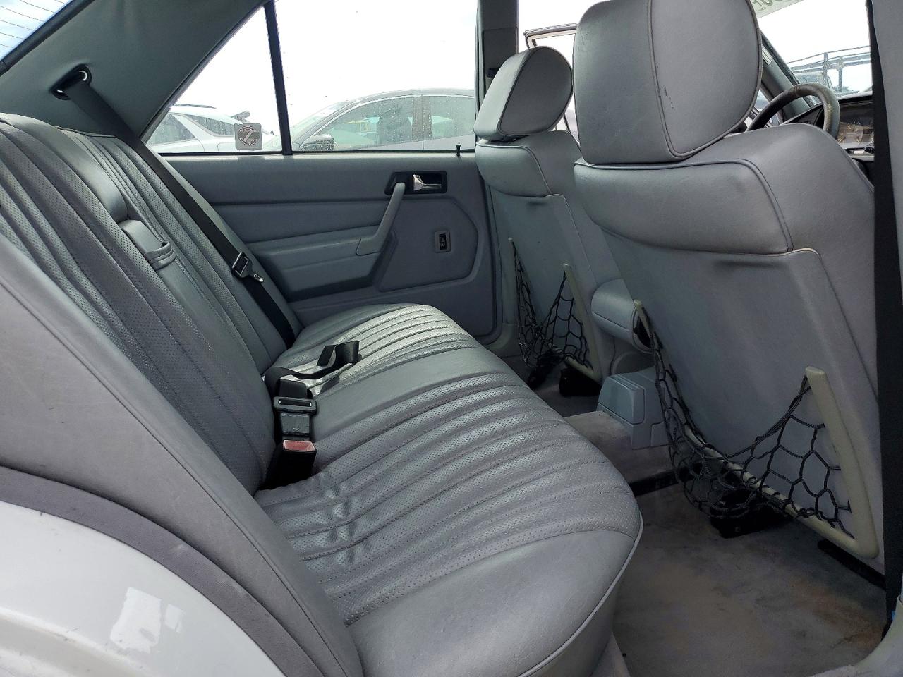 1991 Mercedes-benz 190 E 2.6 Белый vin: WDBDA29D4MF786824