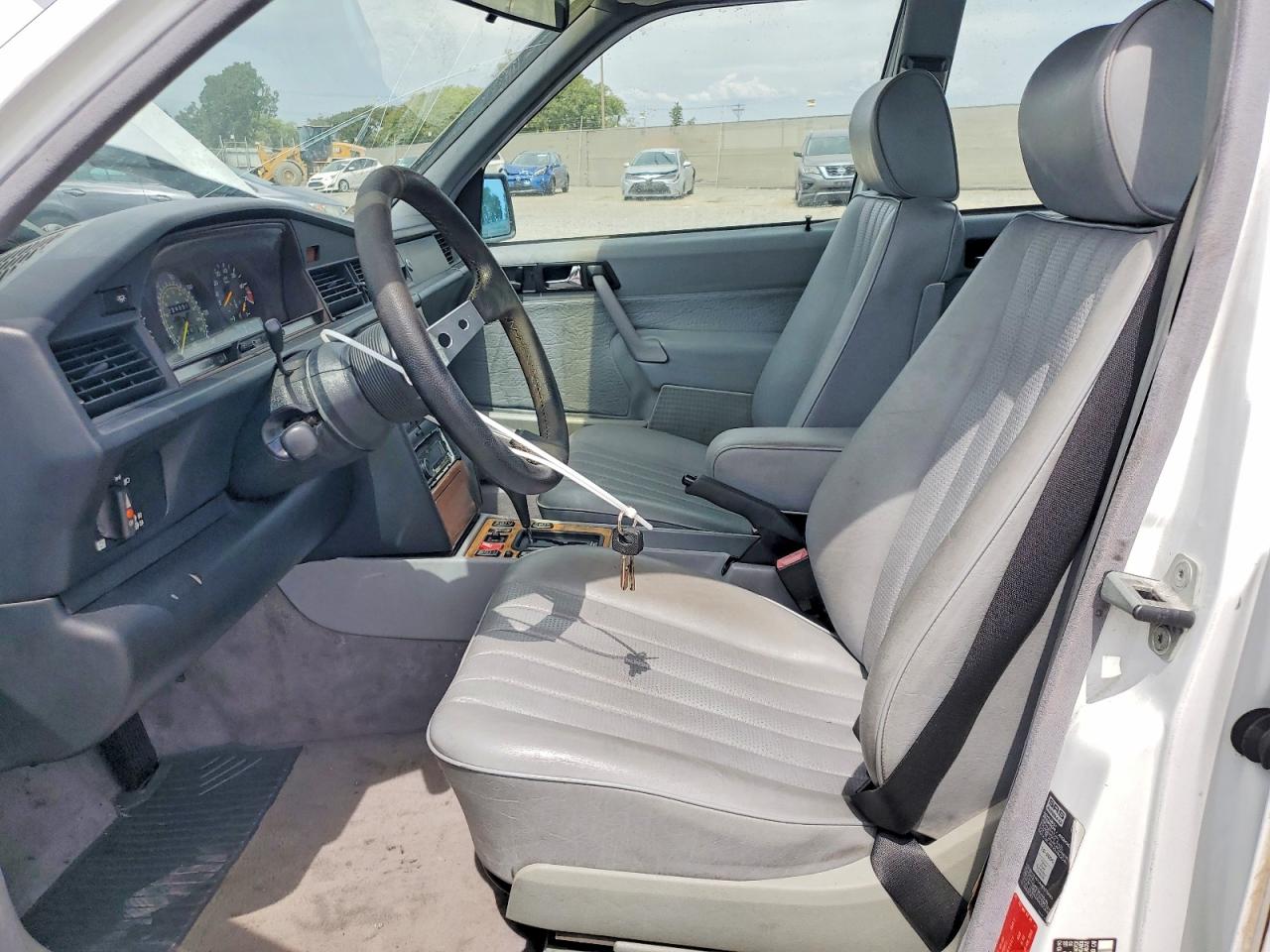 1991 Mercedes-benz 190 E 2.6 Белый vin: WDBDA29D4MF786824